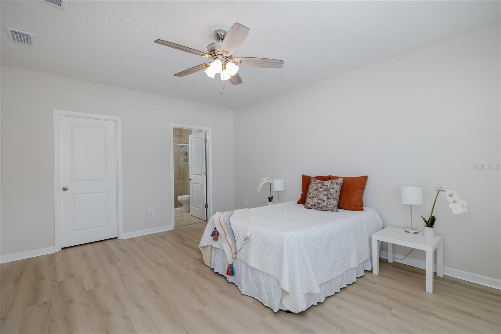 17911 TURNING LEAF CIR