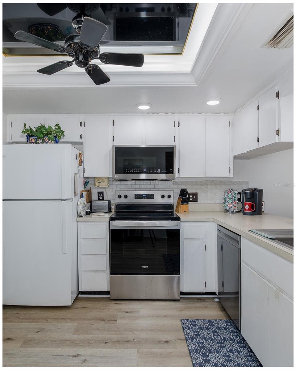 7417 GREYSTONE DR #7417