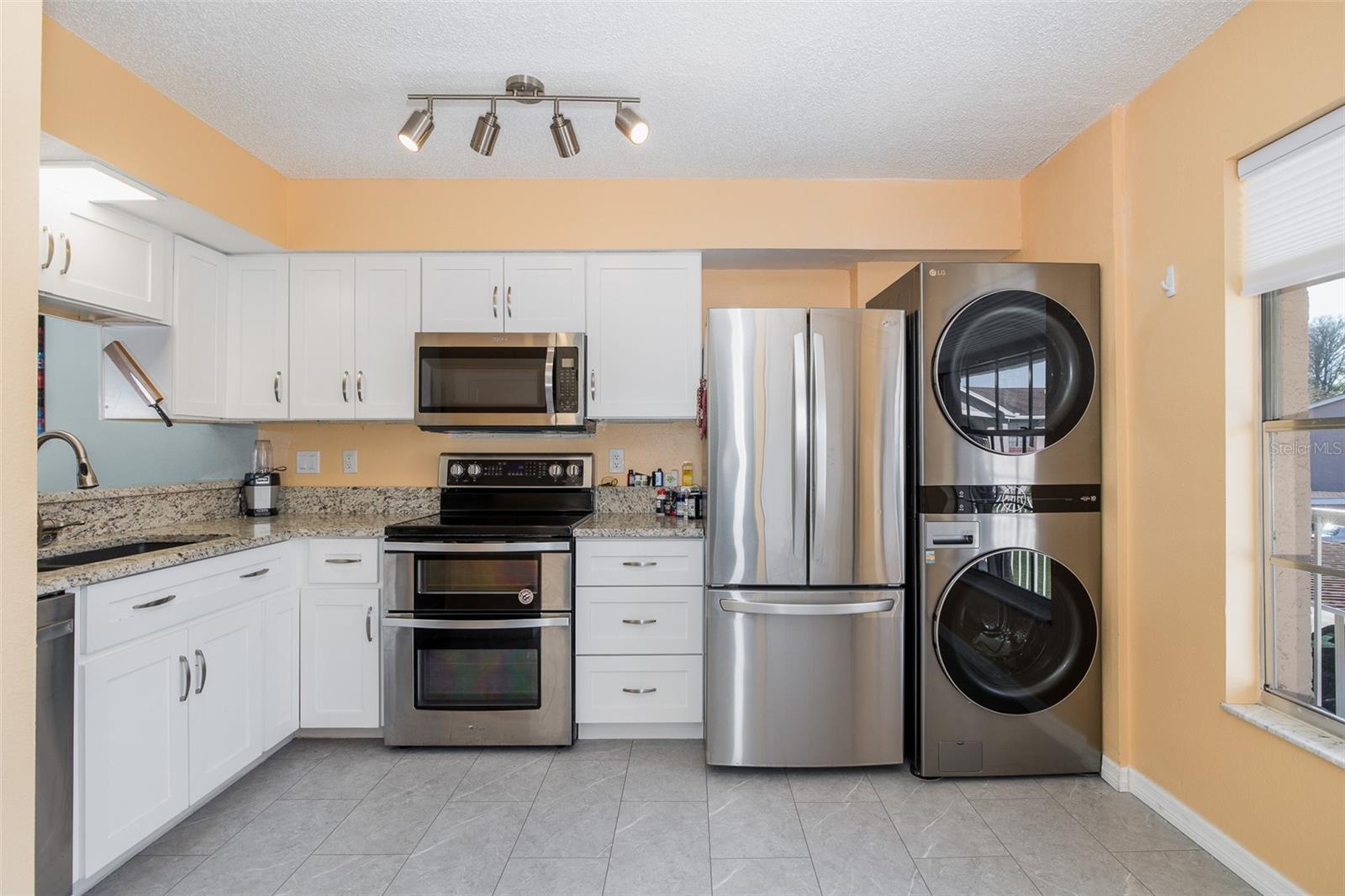 4933 MYRTLE OAK DR #23