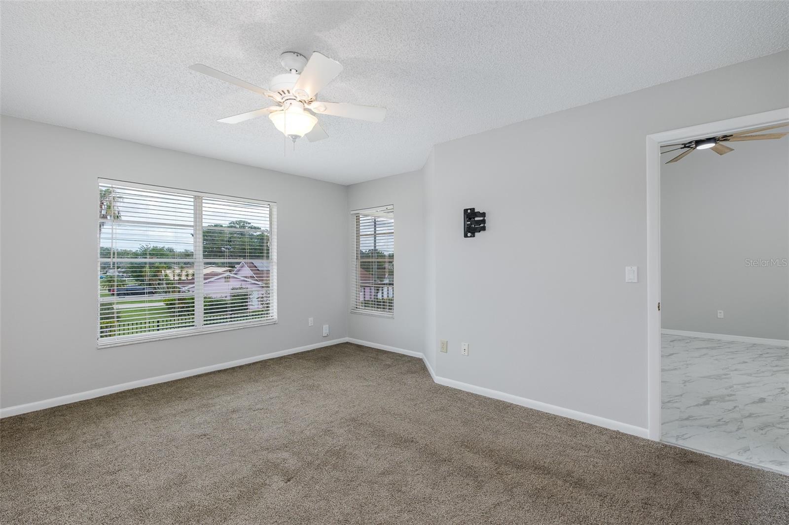 4933 MYRTLE OAK DR #23