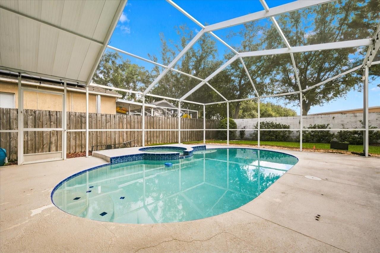 18009 PALM BREEZE DR