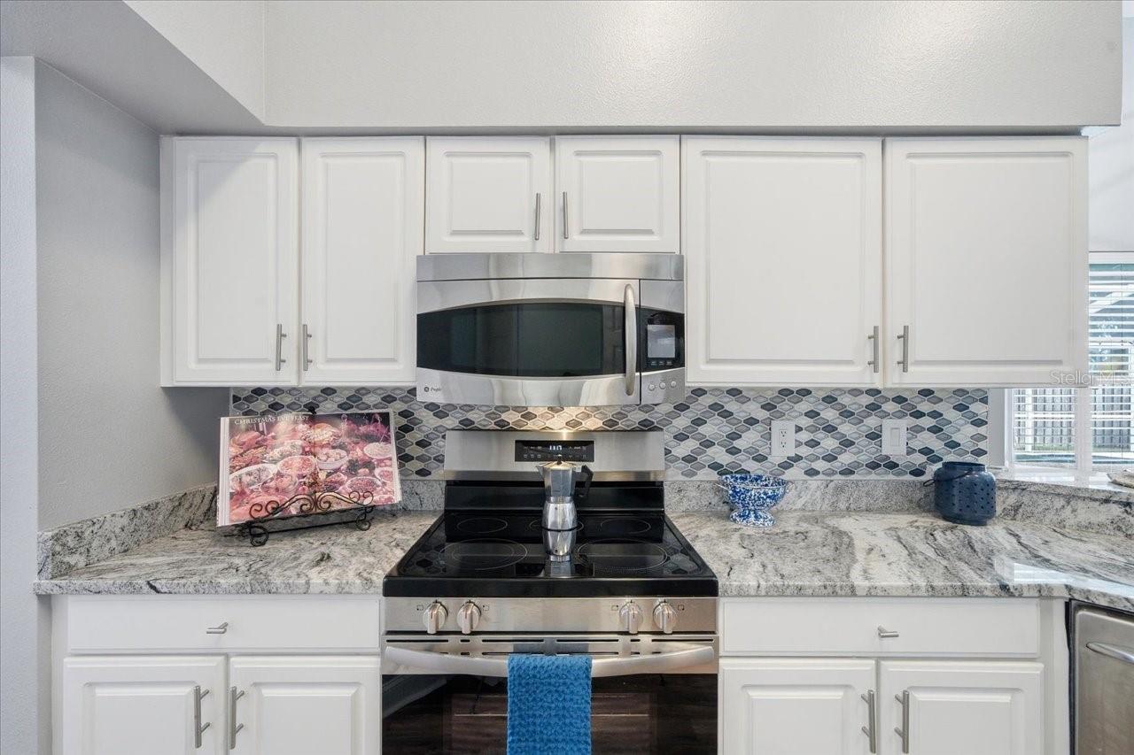18009 PALM BREEZE DR
