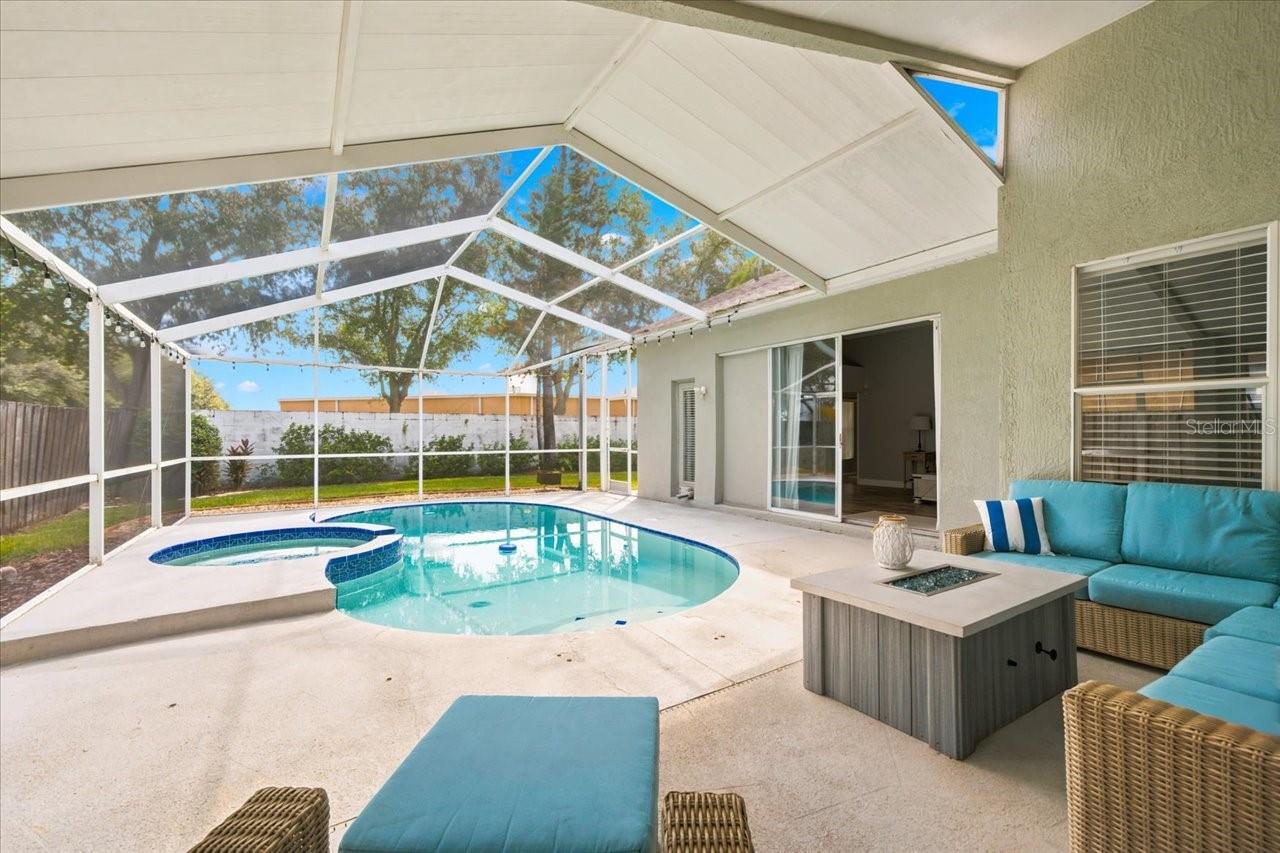 18009 PALM BREEZE DR