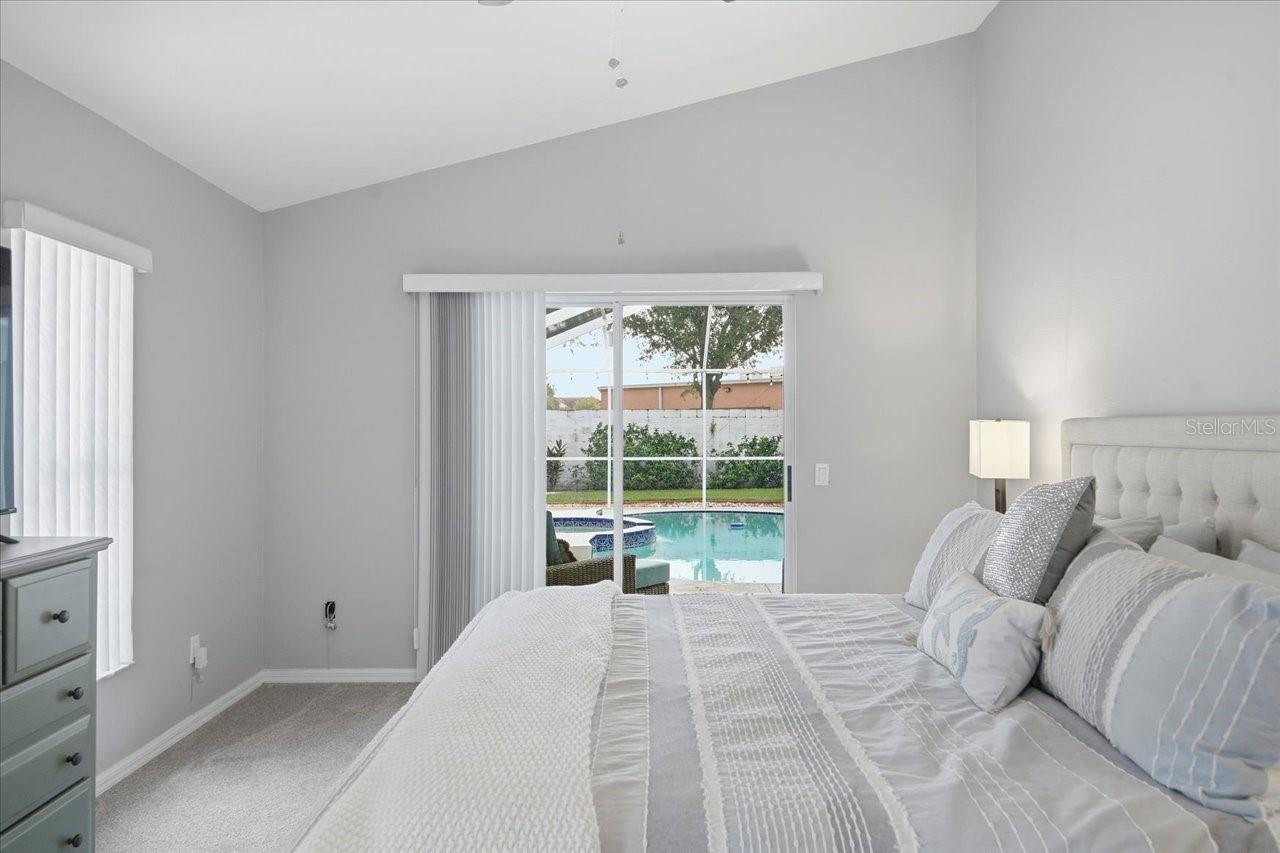18009 PALM BREEZE DR