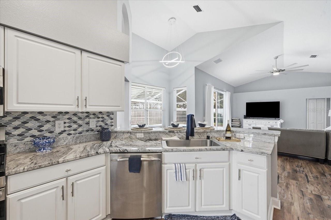 18009 PALM BREEZE DR