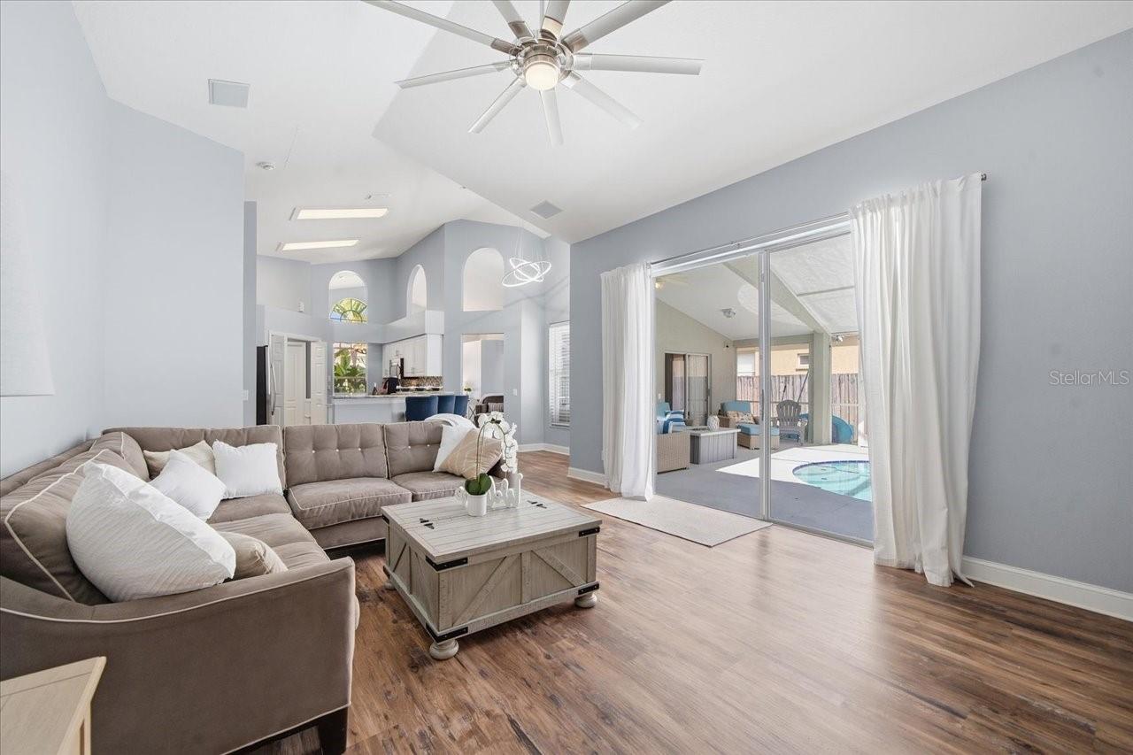 18009 PALM BREEZE DR