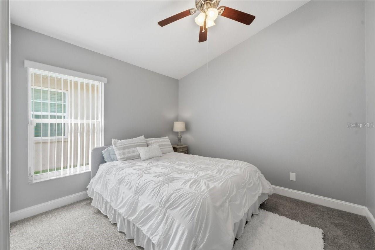 18009 PALM BREEZE DR