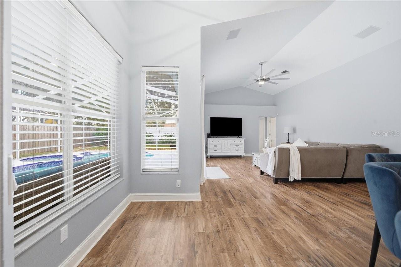 18009 PALM BREEZE DR
