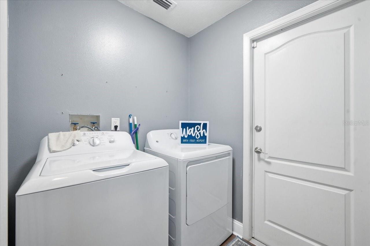 18009 PALM BREEZE DR