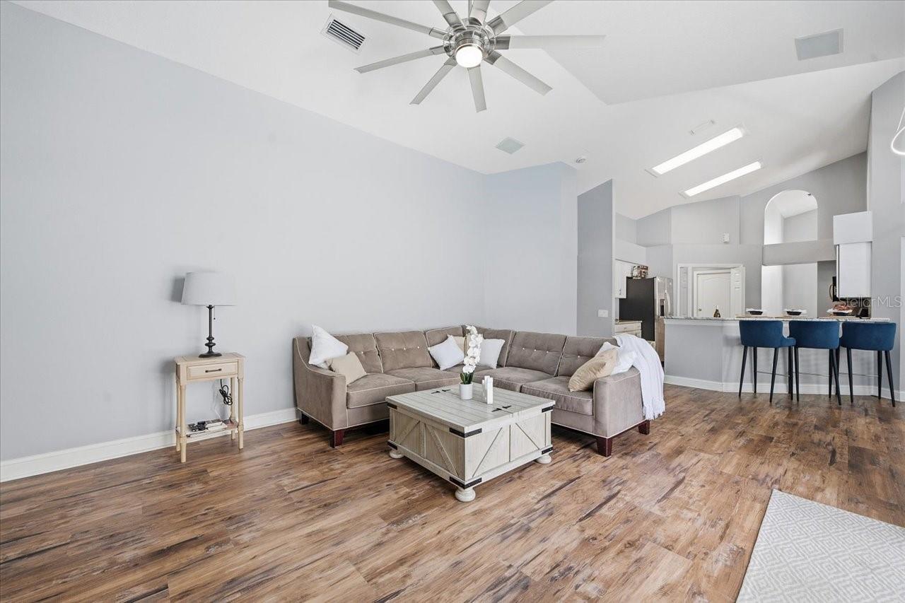 18009 PALM BREEZE DR