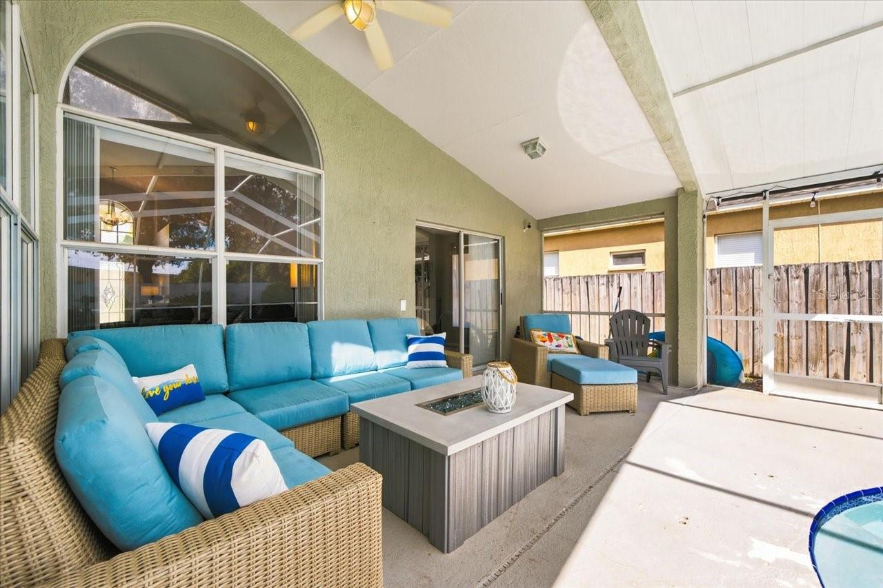 18009 PALM BREEZE DR