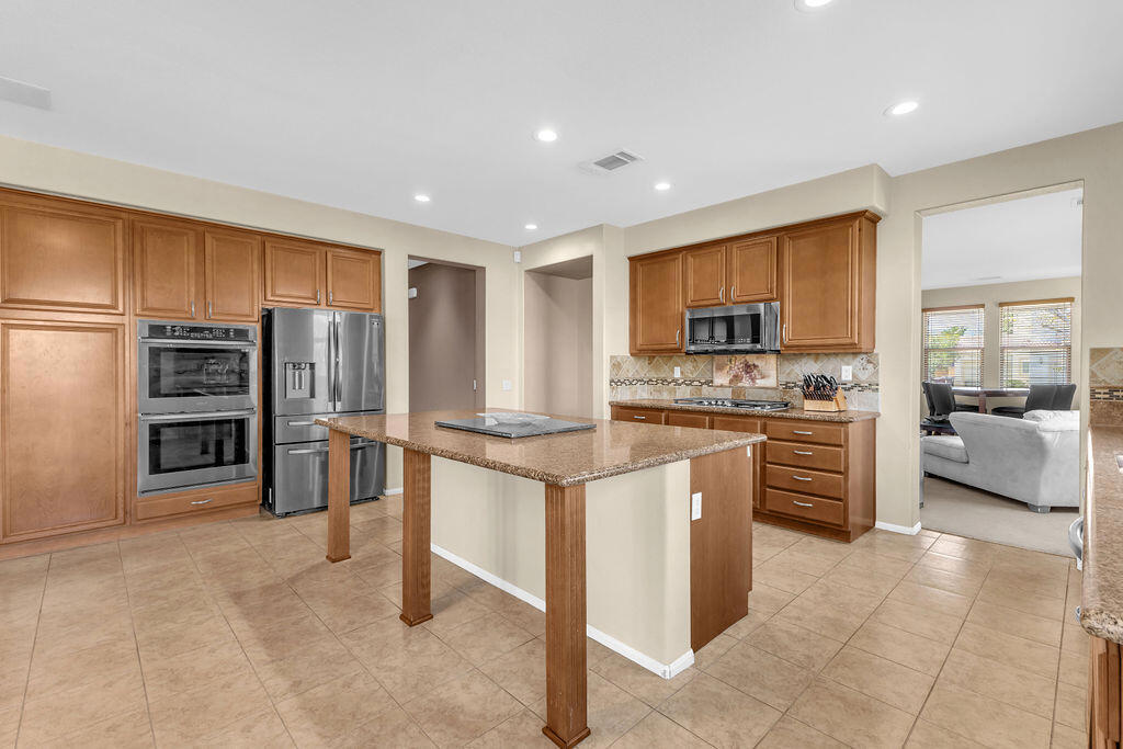 37100 Stratford Street