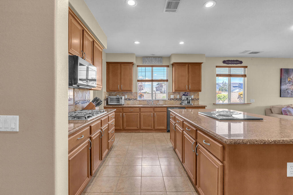 37100 Stratford Street