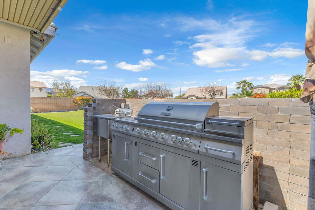 37100 Stratford Street