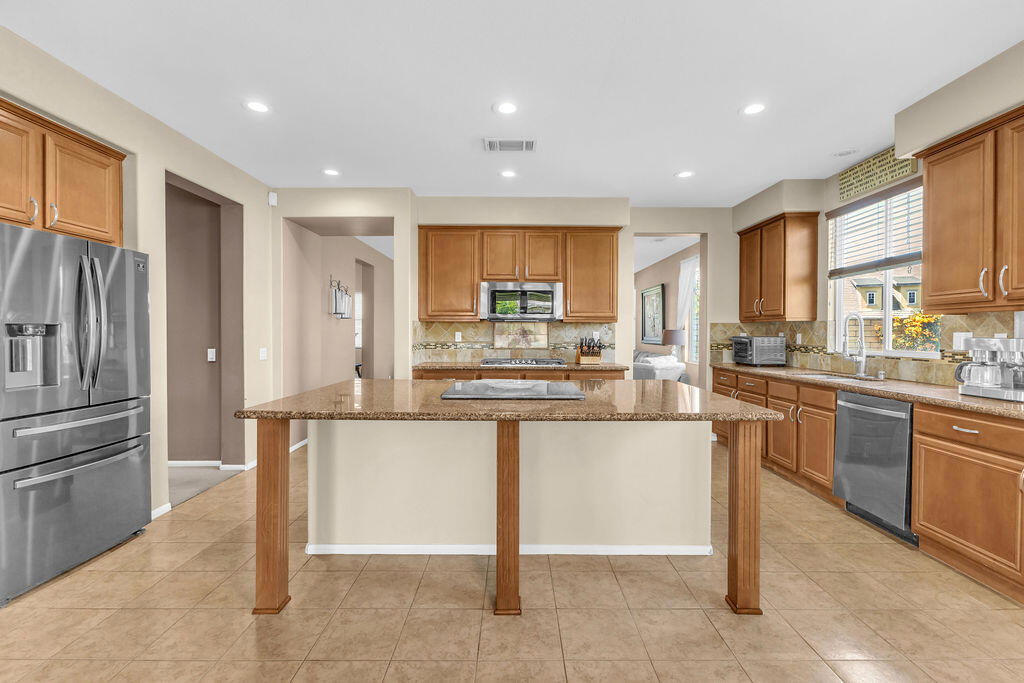 37100 Stratford Street