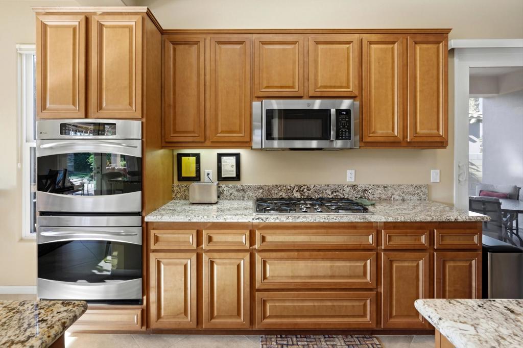 52313 Whispering Way