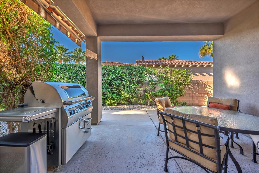 52313 Whispering Way