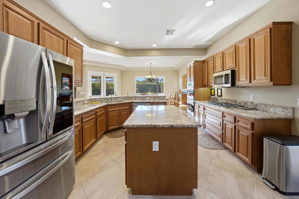 52313 Whispering Way