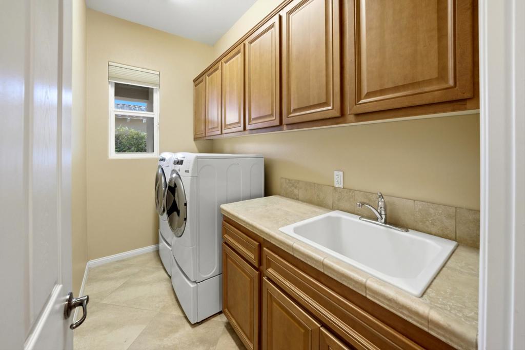 52313 Whispering Way