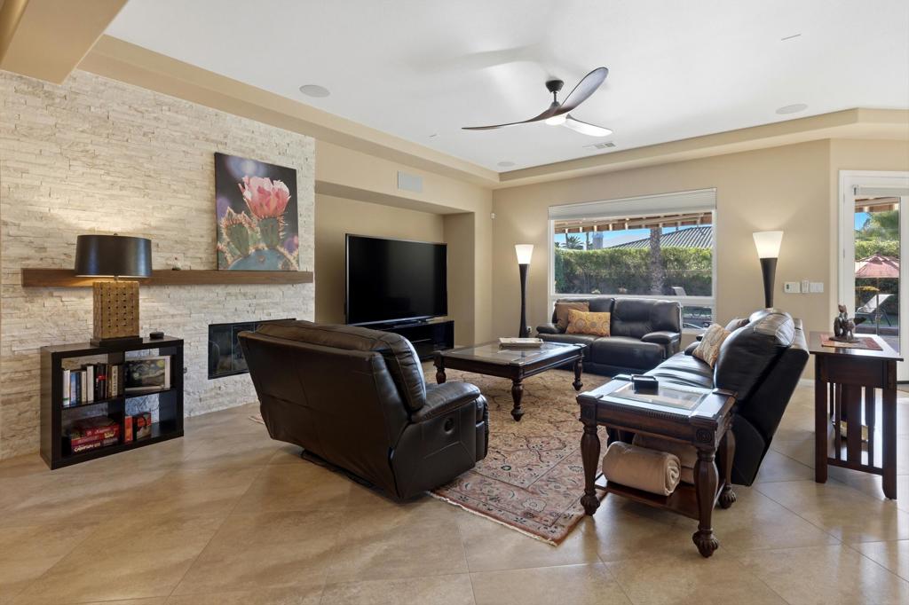 52313 Whispering Way