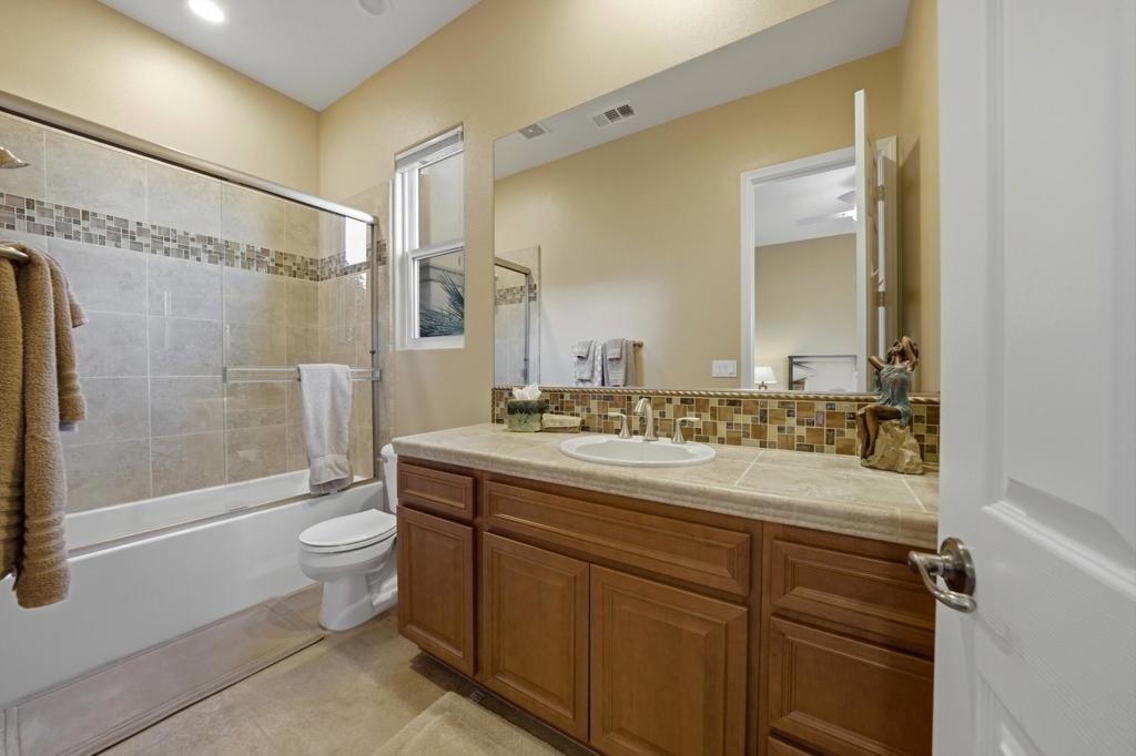 52313 Whispering Way