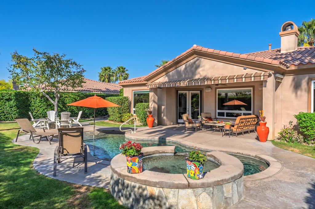 52313 Whispering Way