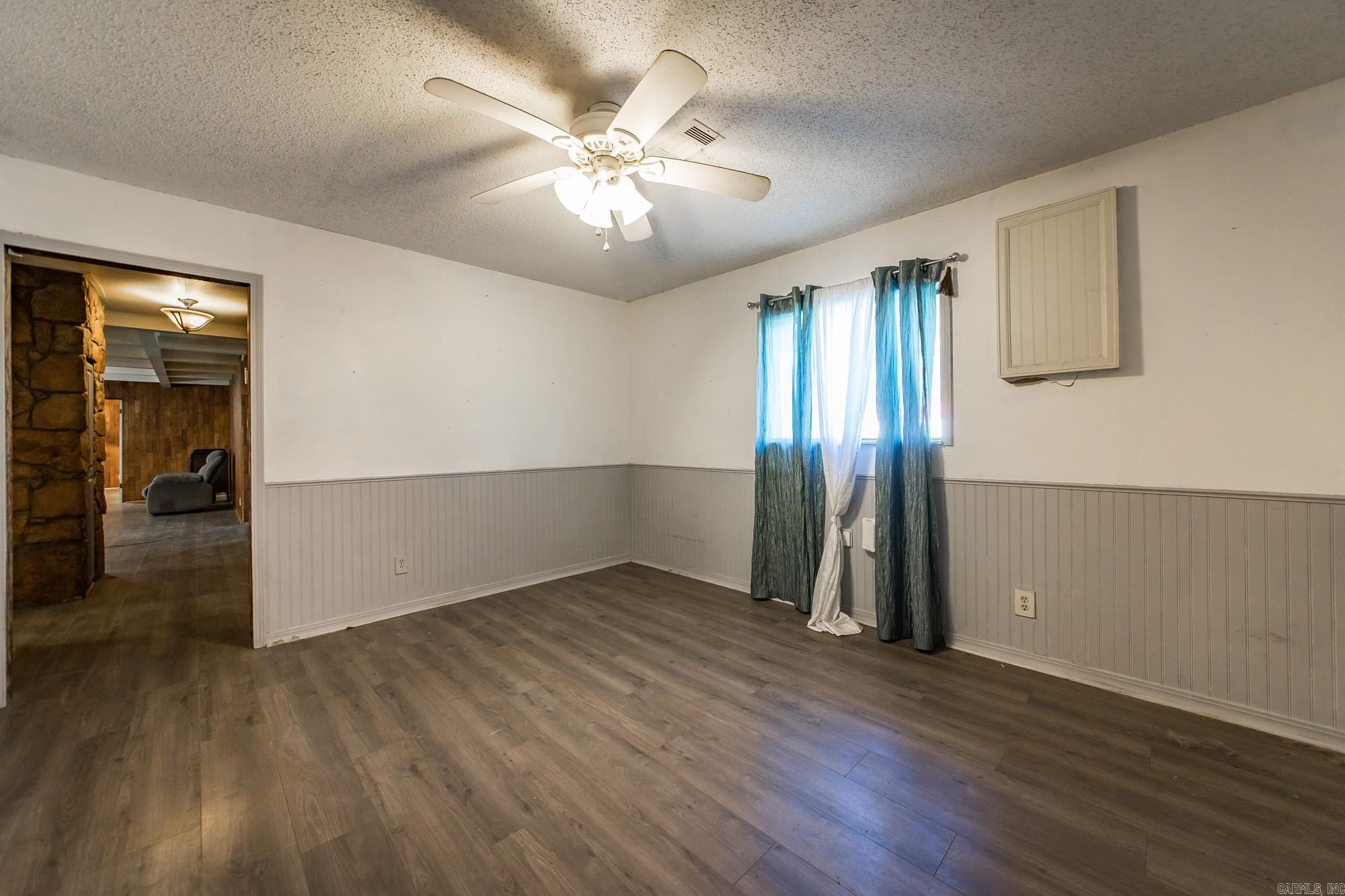 197 Jones Loop