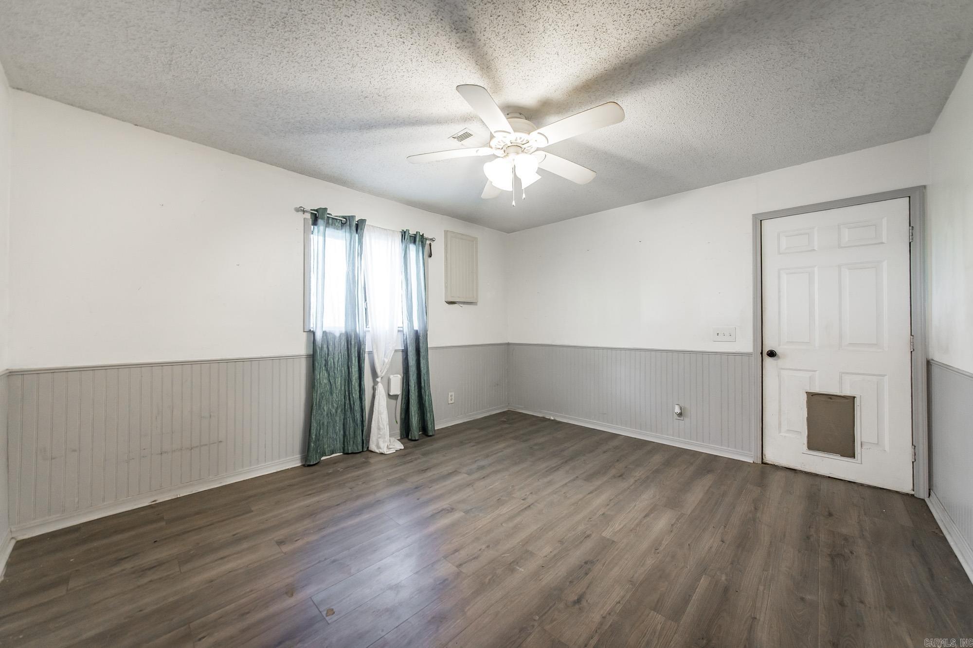 197 Jones Loop