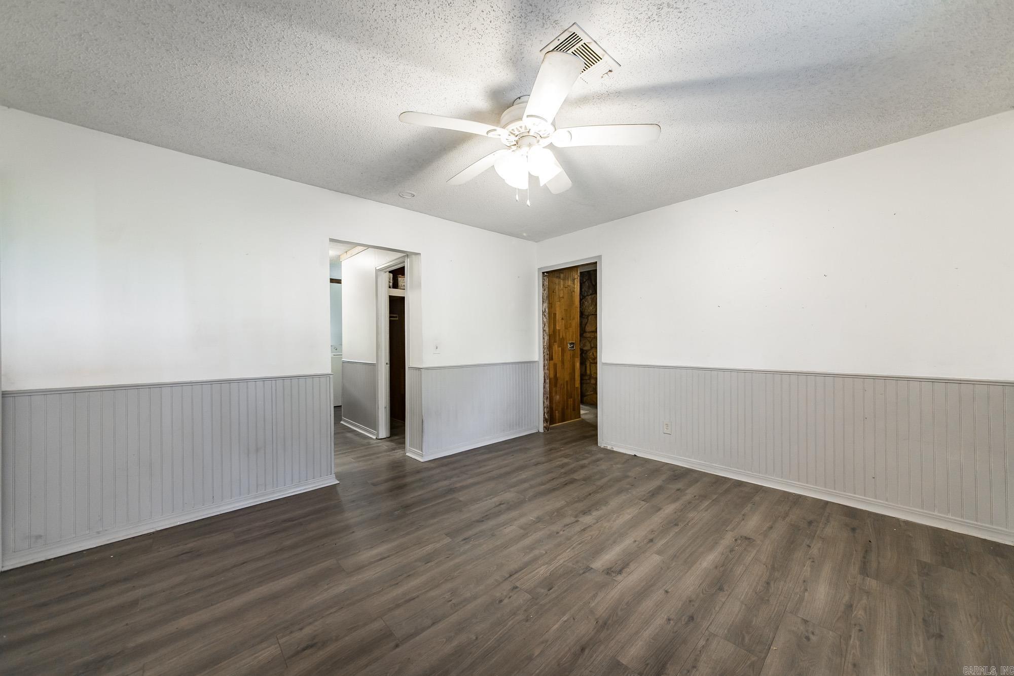 197 Jones Loop