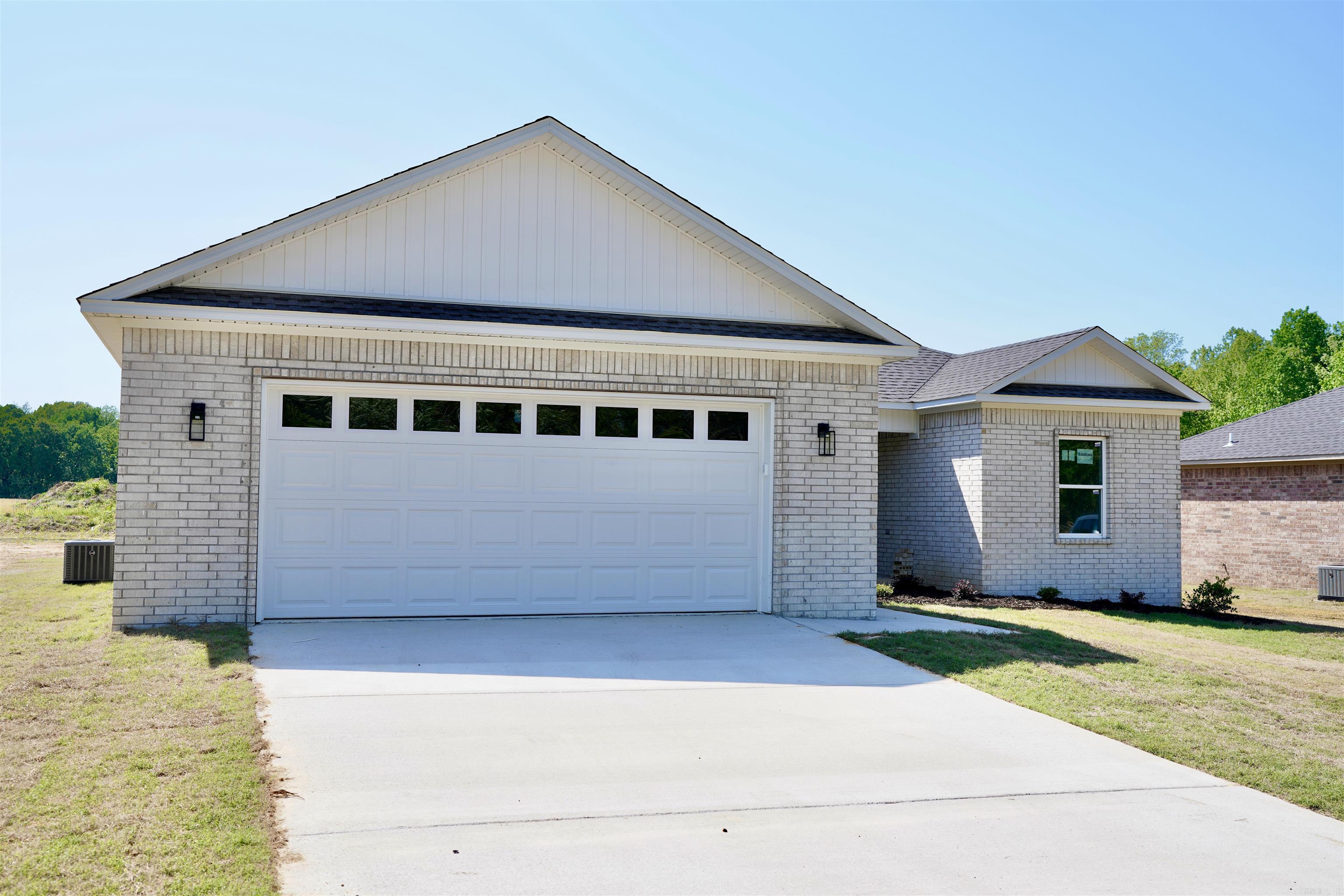 124 S Apple Street
