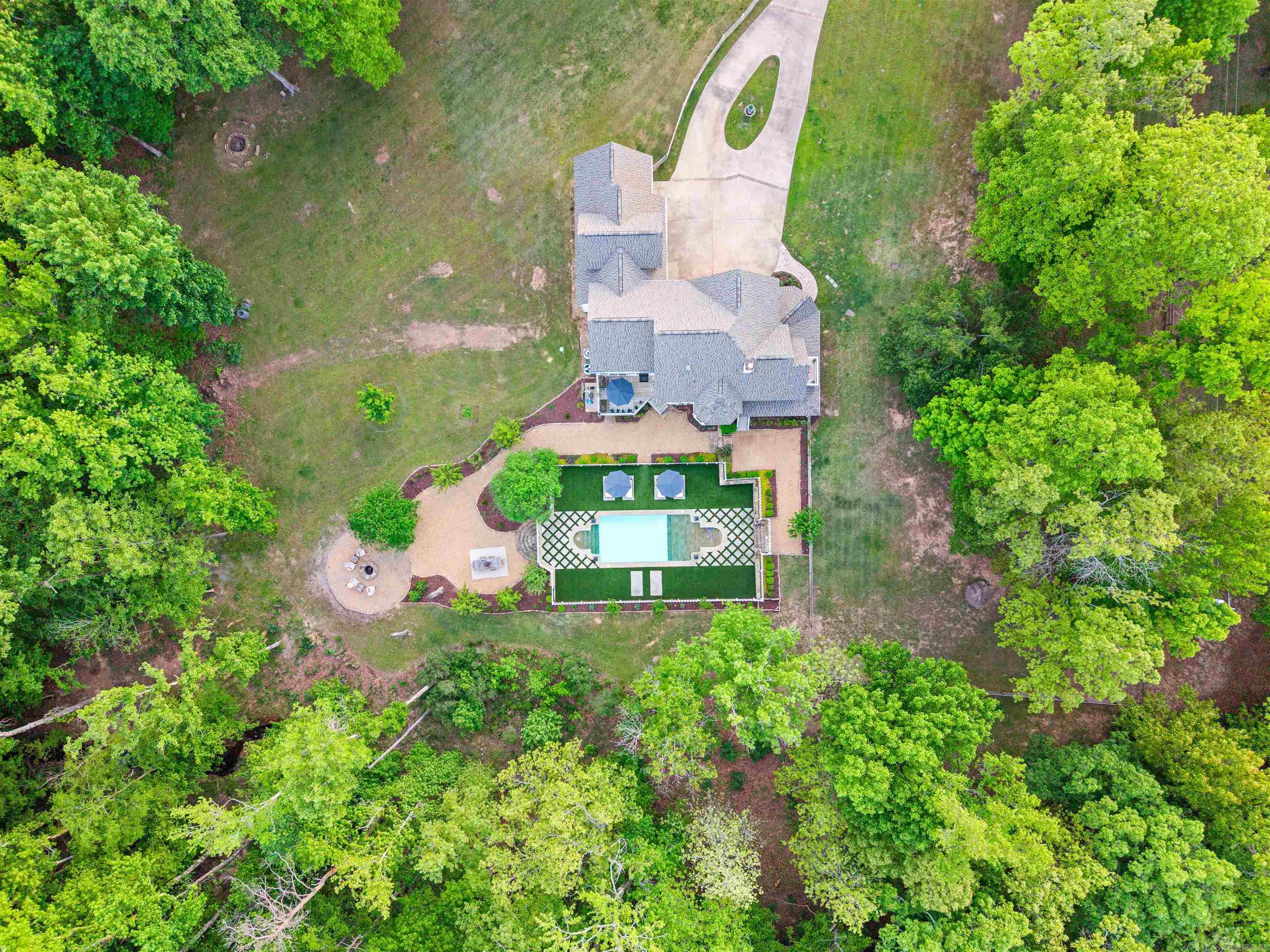 1079 Hillsboro Cir