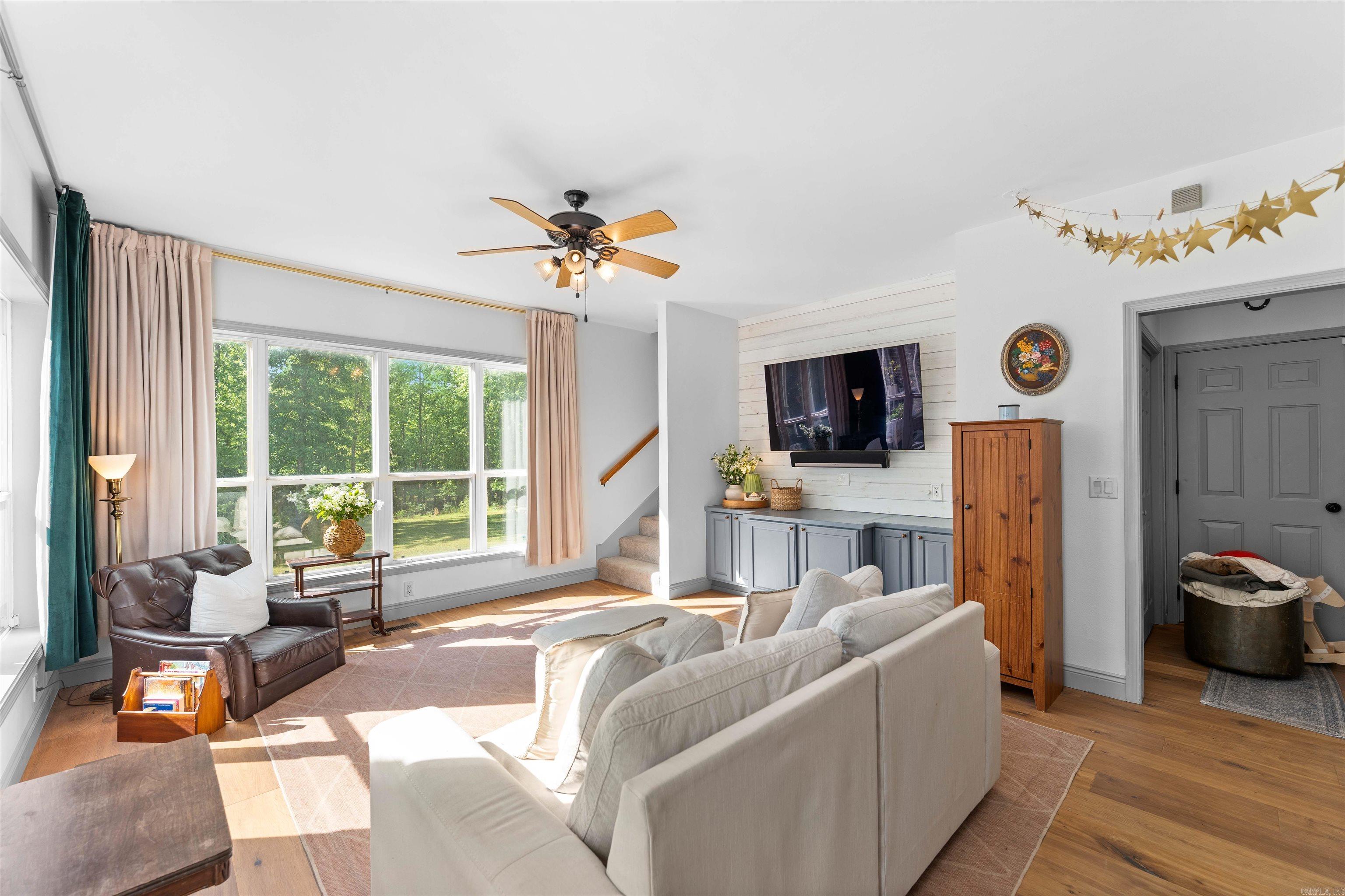 1079 Hillsboro Cir