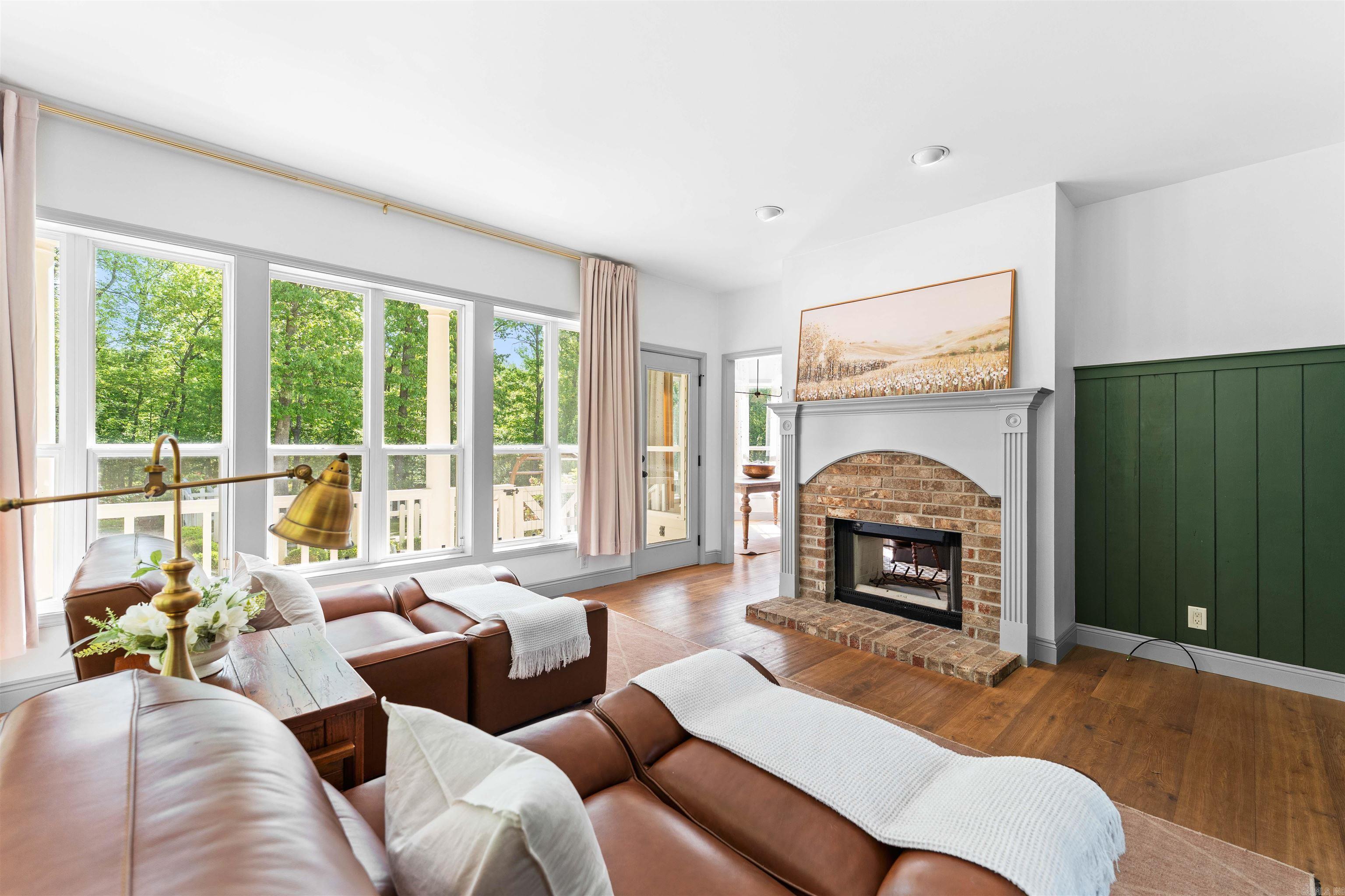 1079 Hillsboro Cir
