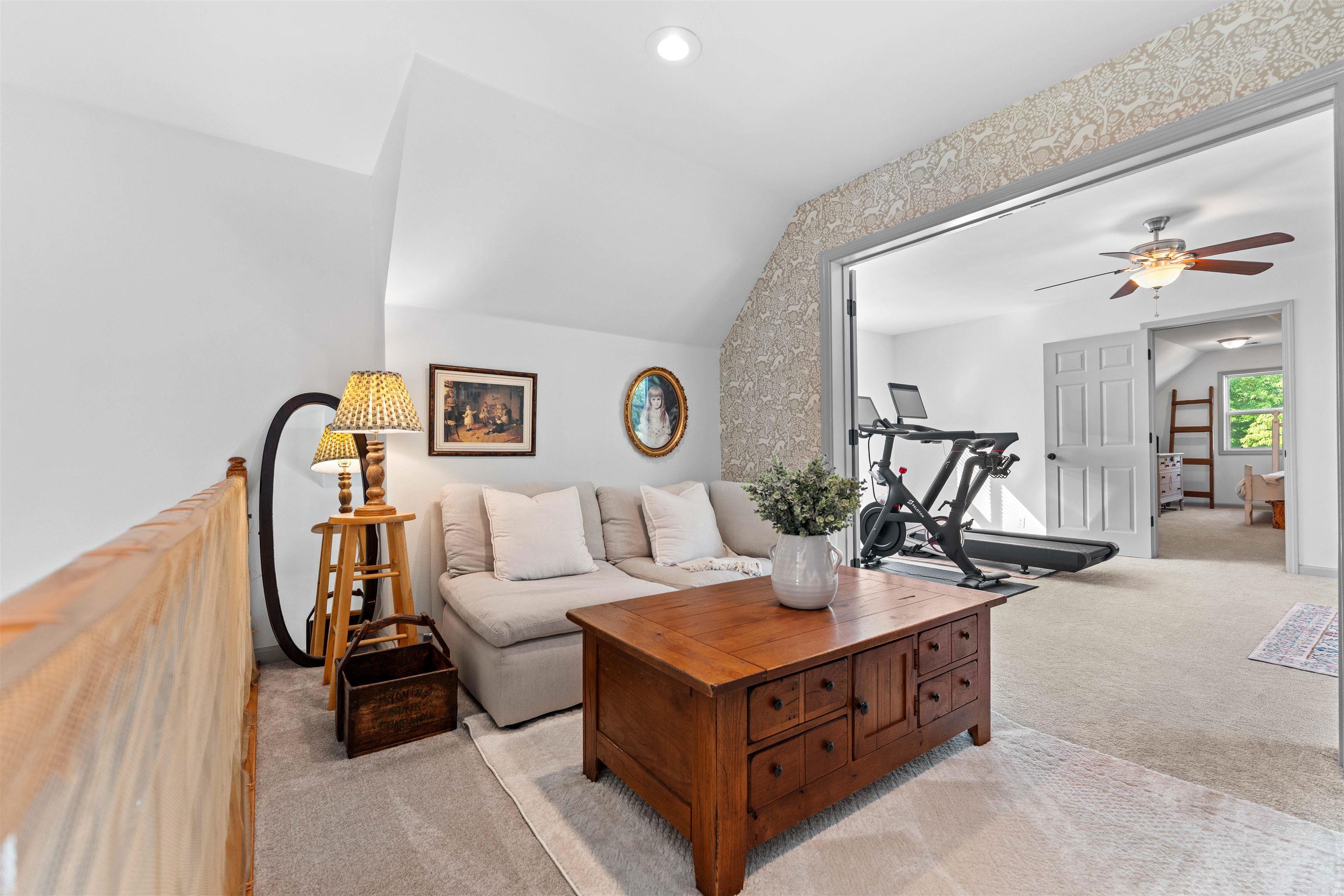 1079 Hillsboro Cir
