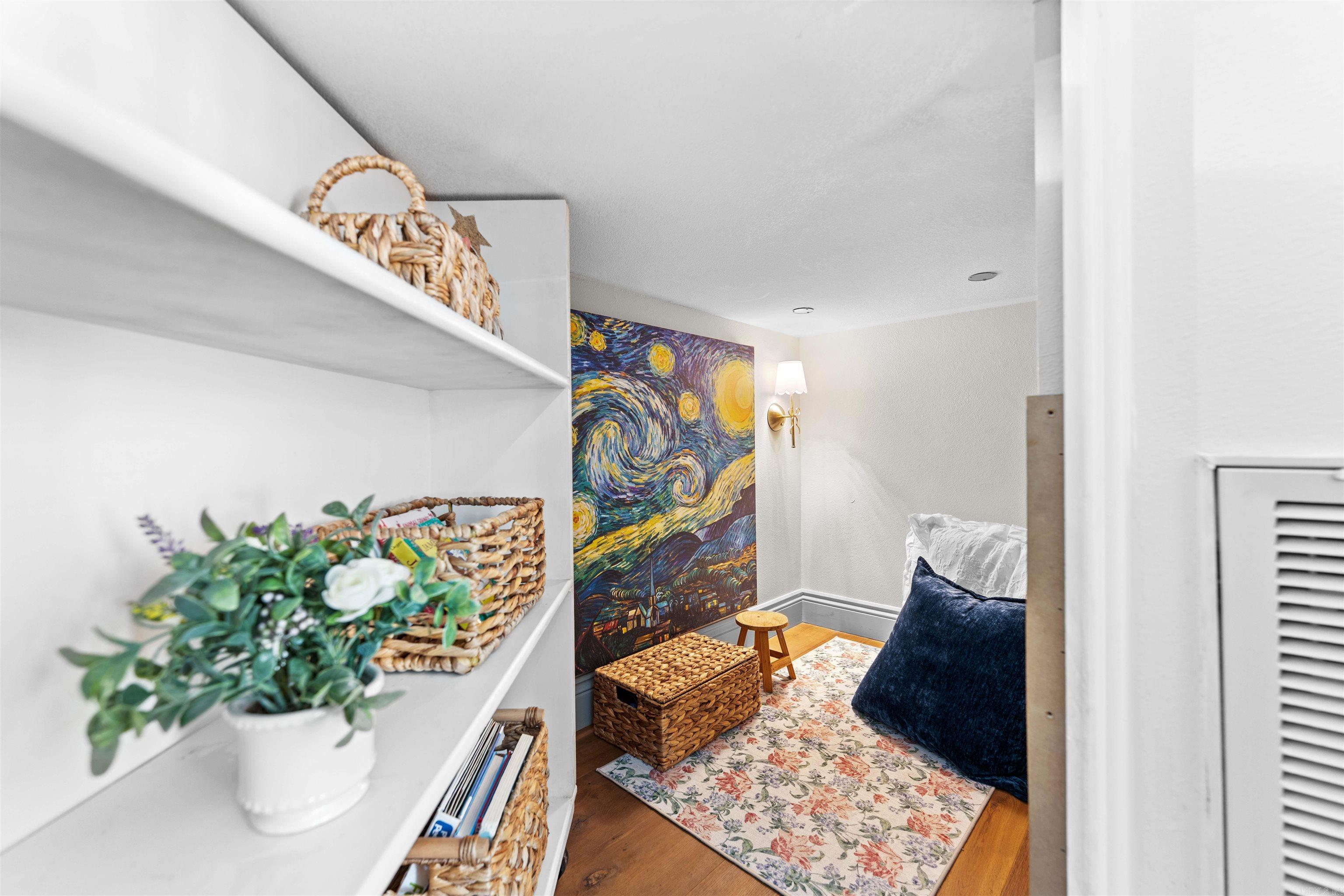 1079 Hillsboro Cir