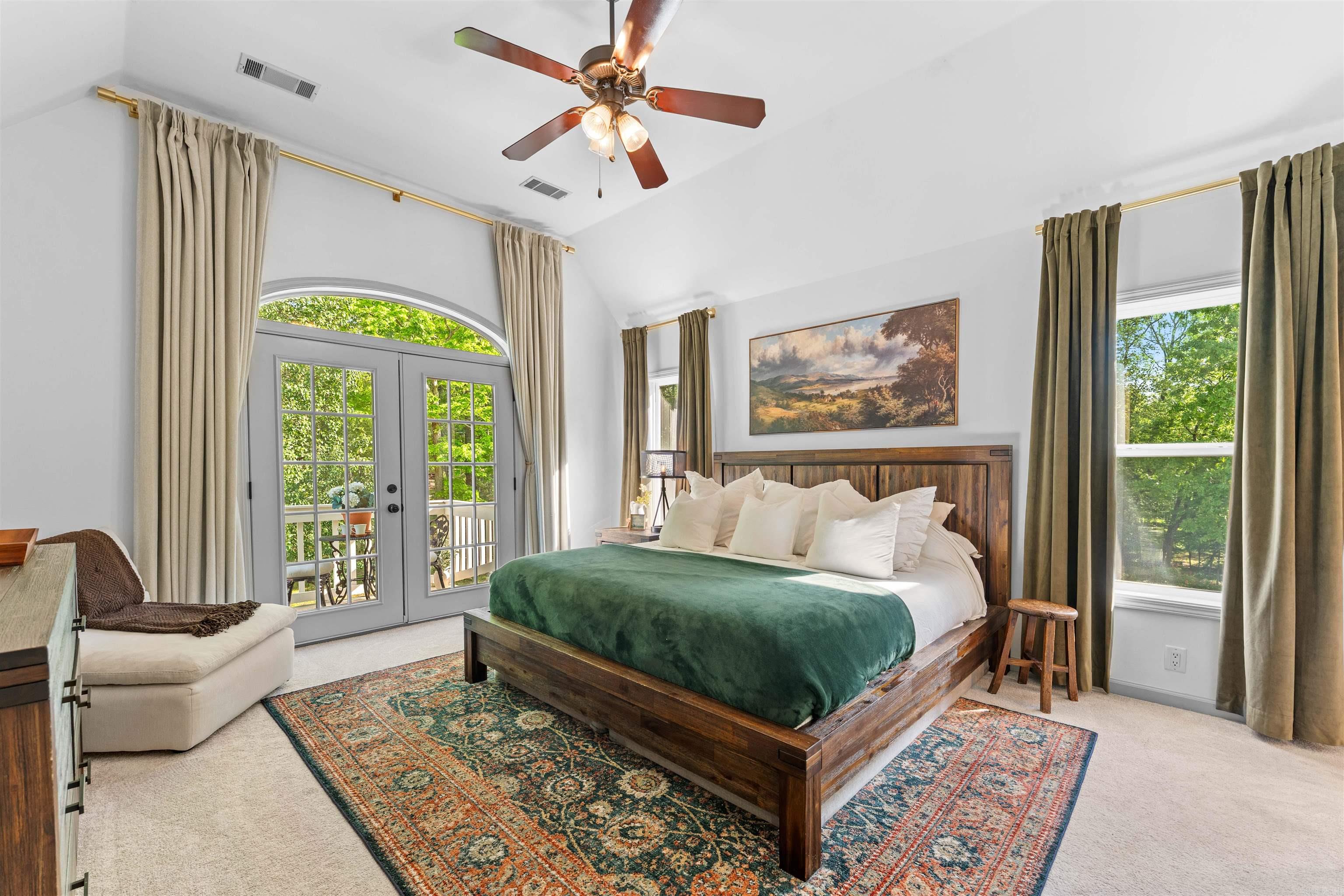 1079 Hillsboro Cir