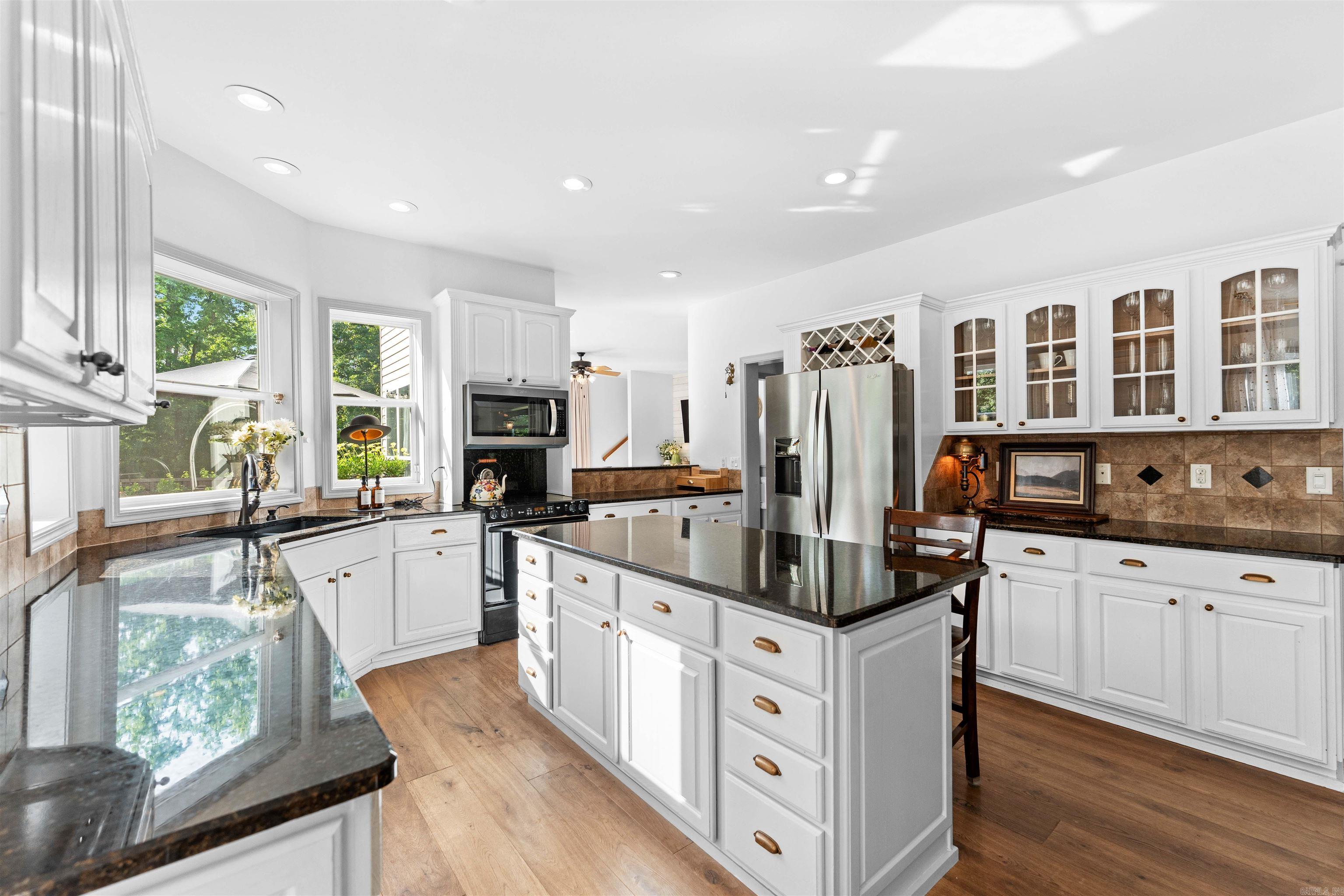 1079 Hillsboro Cir
