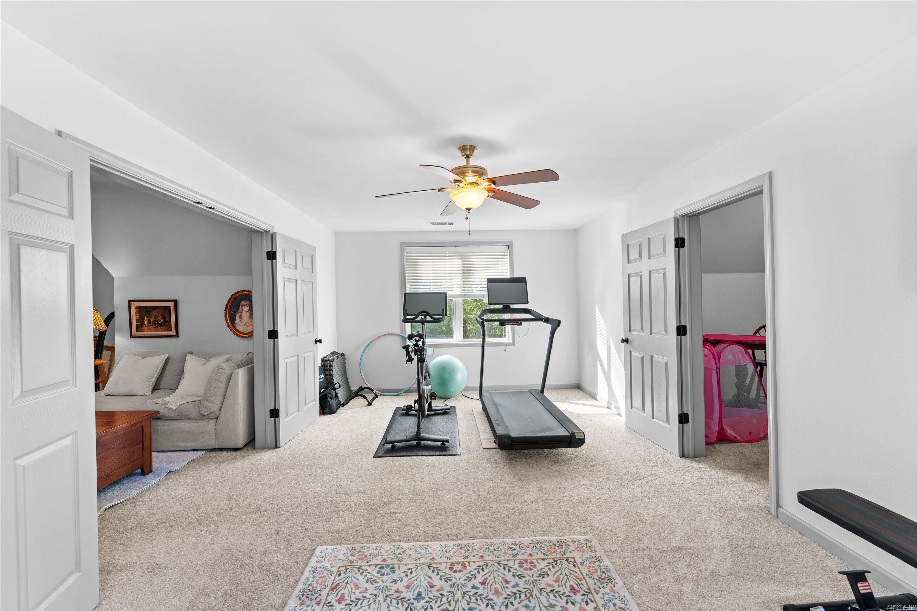 1079 Hillsboro Cir