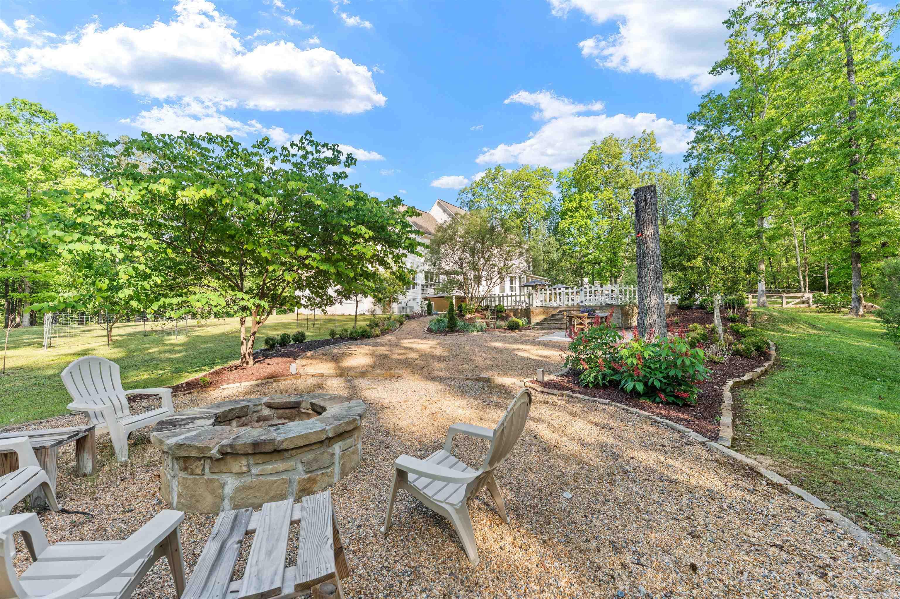 1079 Hillsboro Cir