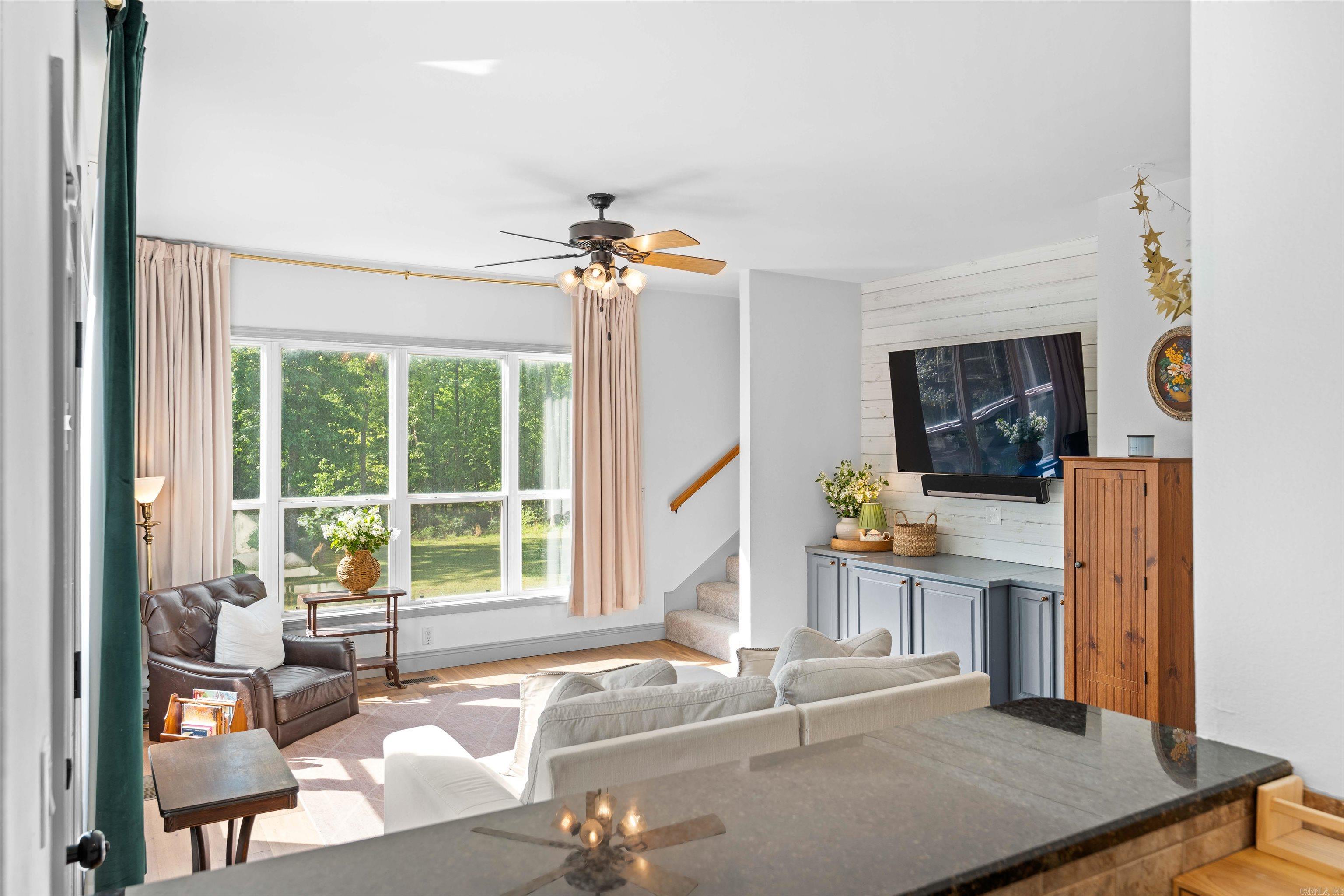 1079 Hillsboro Cir