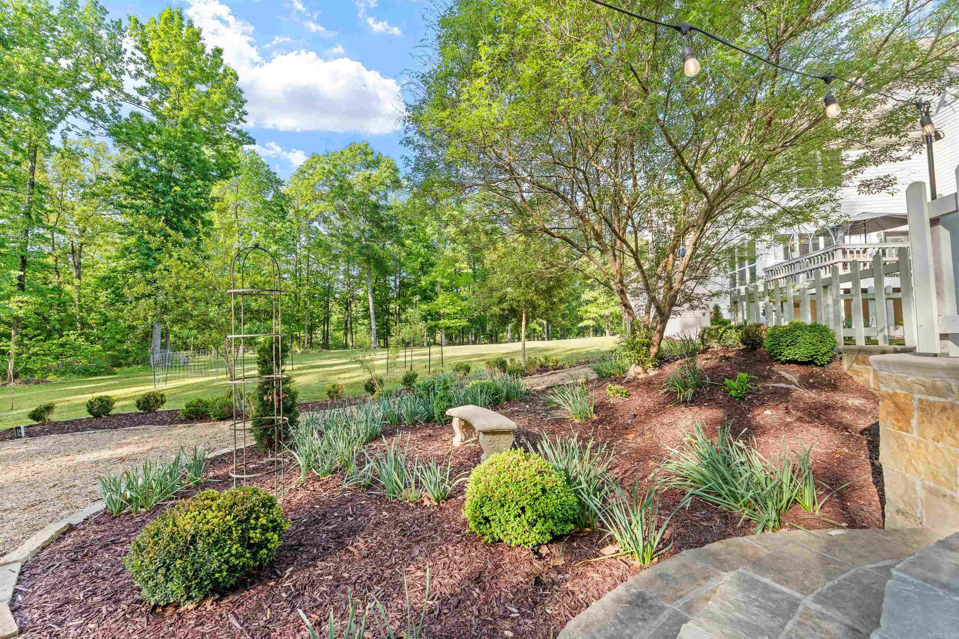 1079 Hillsboro Cir