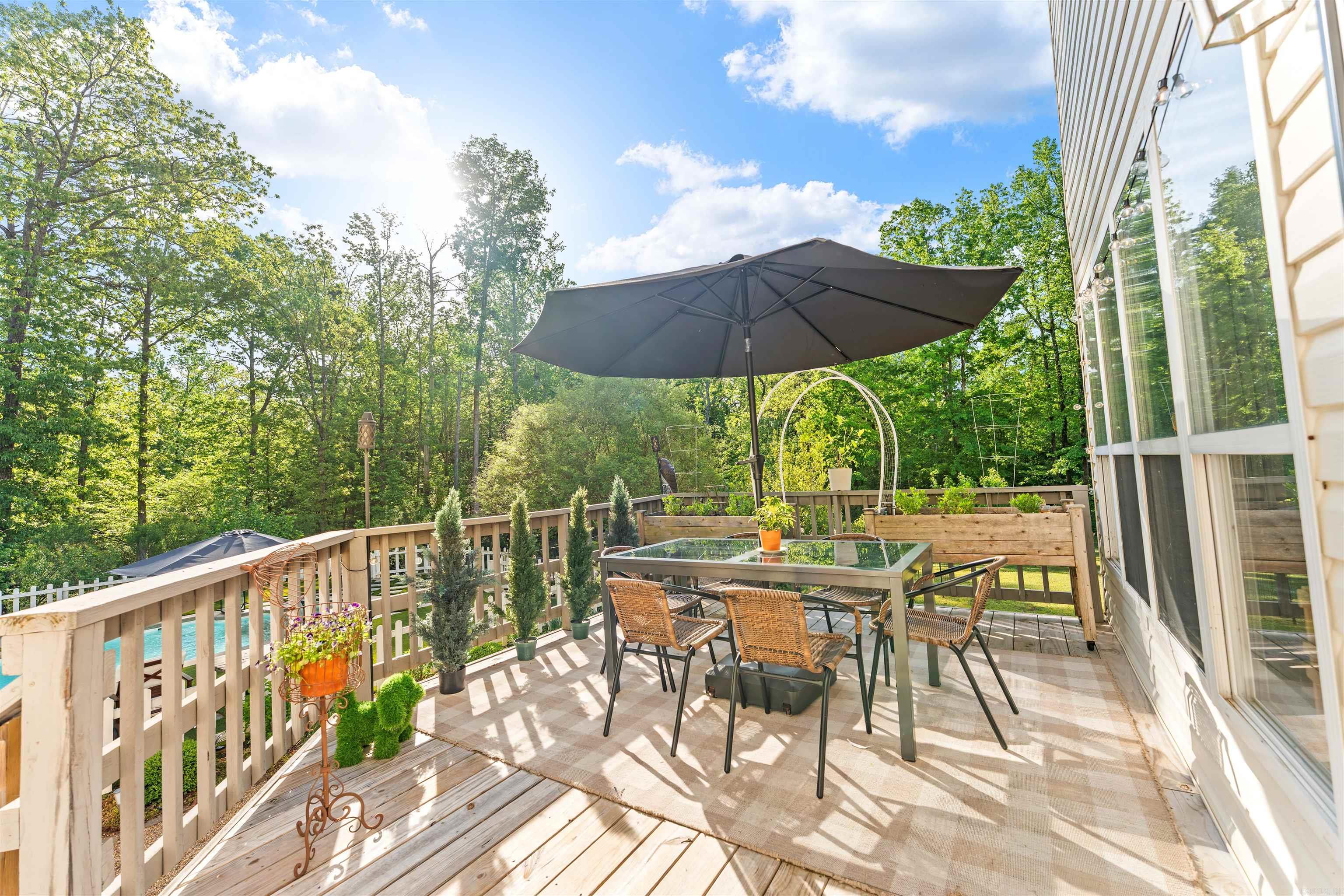1079 Hillsboro Cir