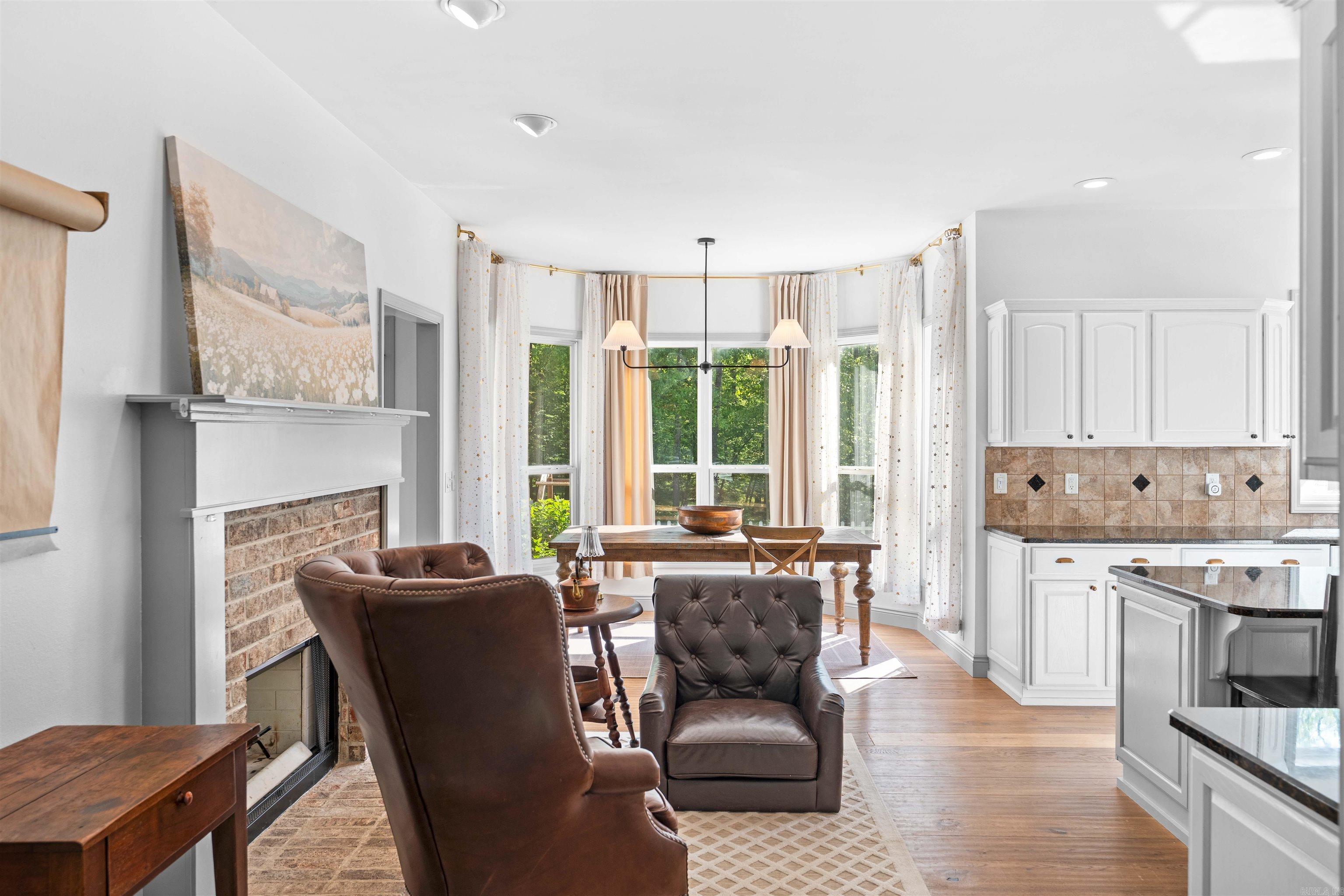 1079 Hillsboro Cir