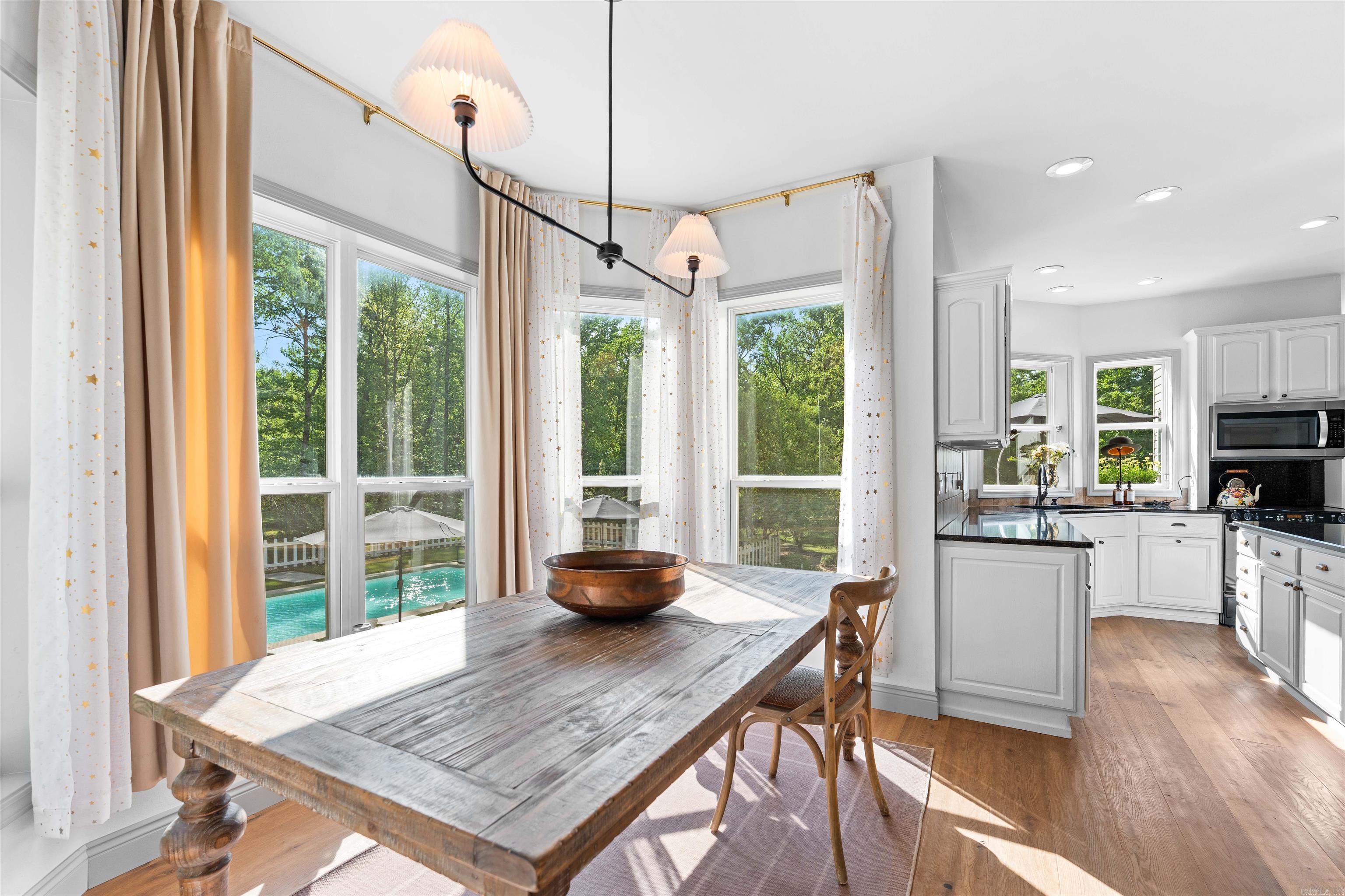 1079 Hillsboro Cir