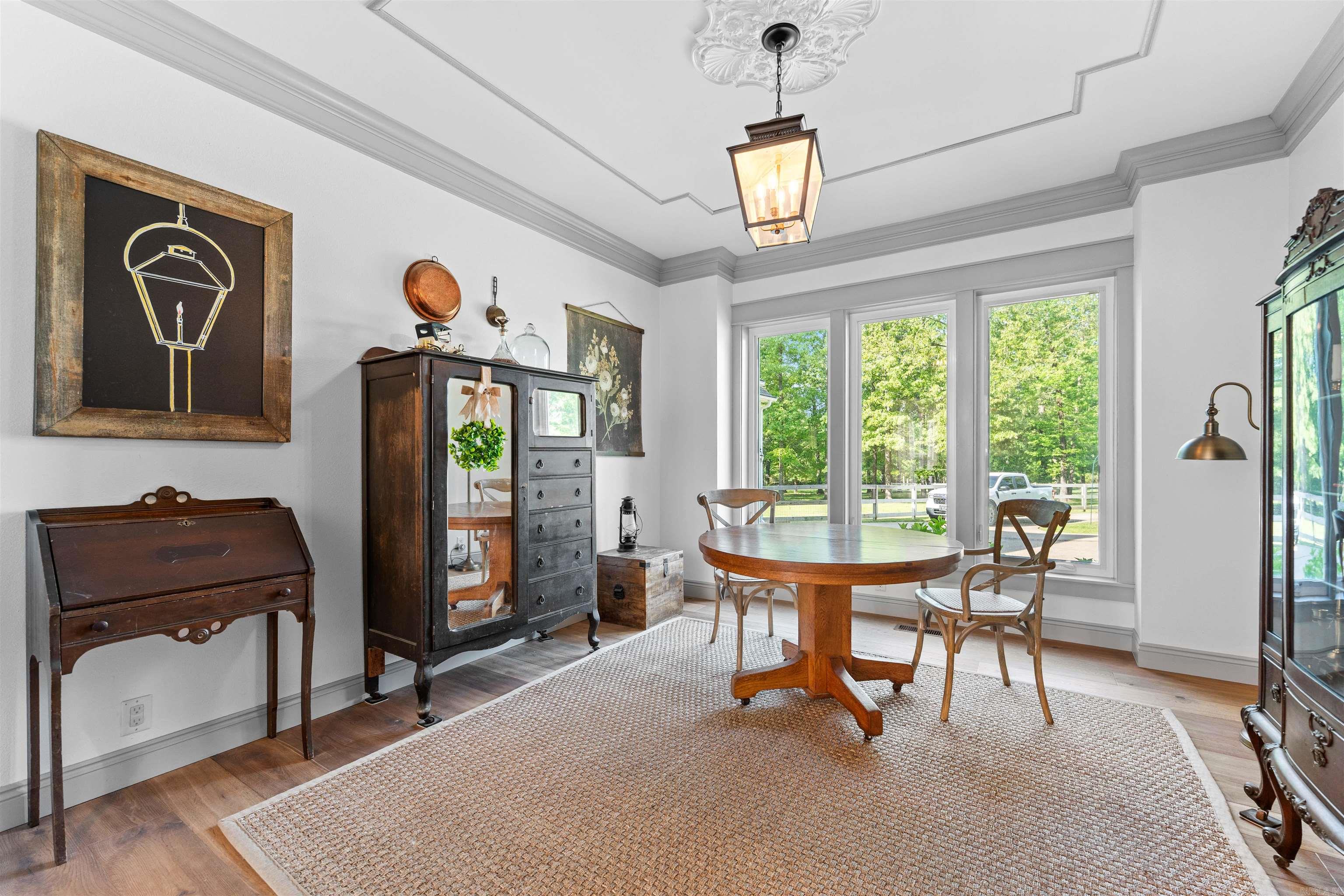 1079 Hillsboro Cir
