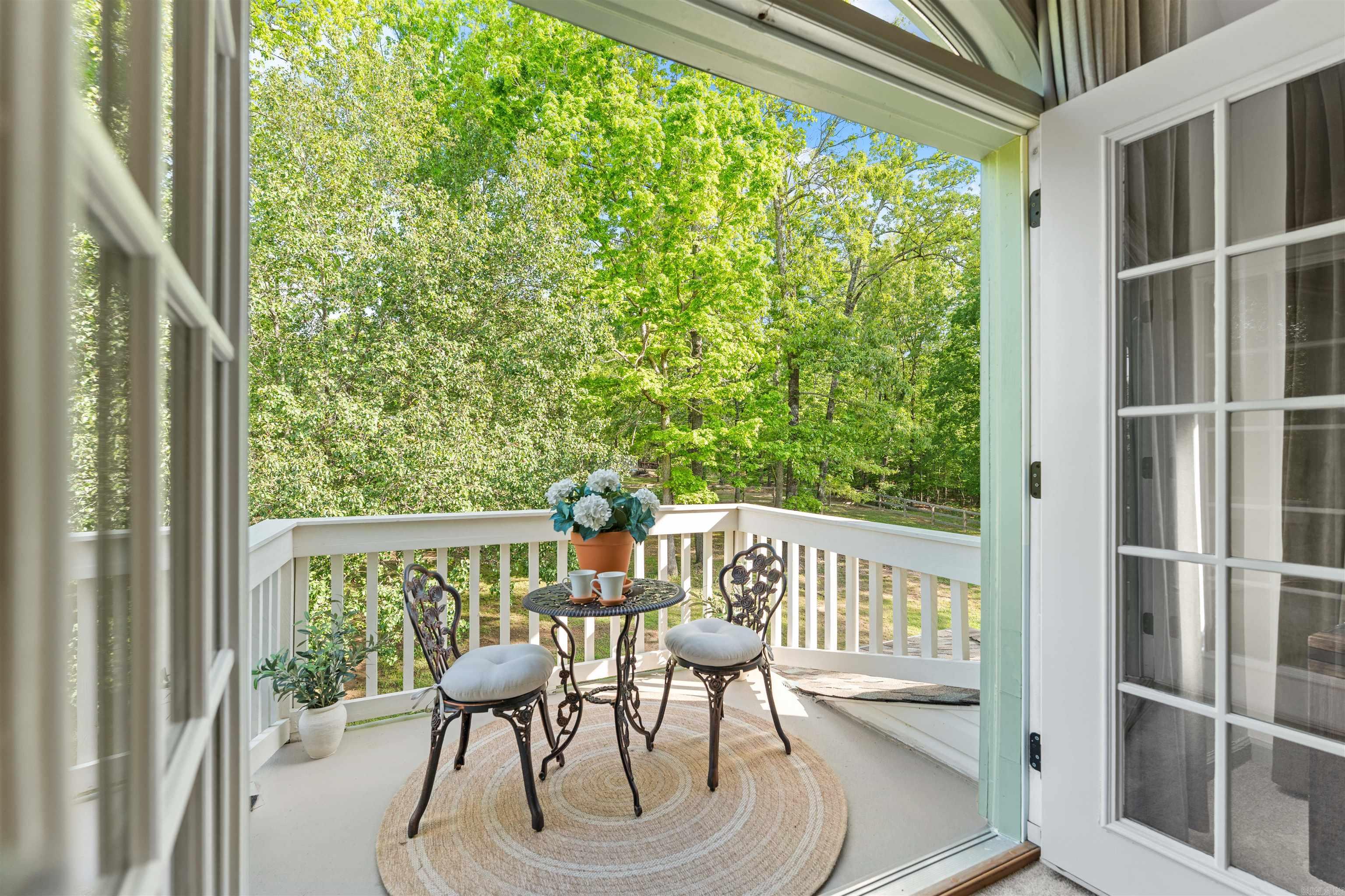 1079 Hillsboro Cir