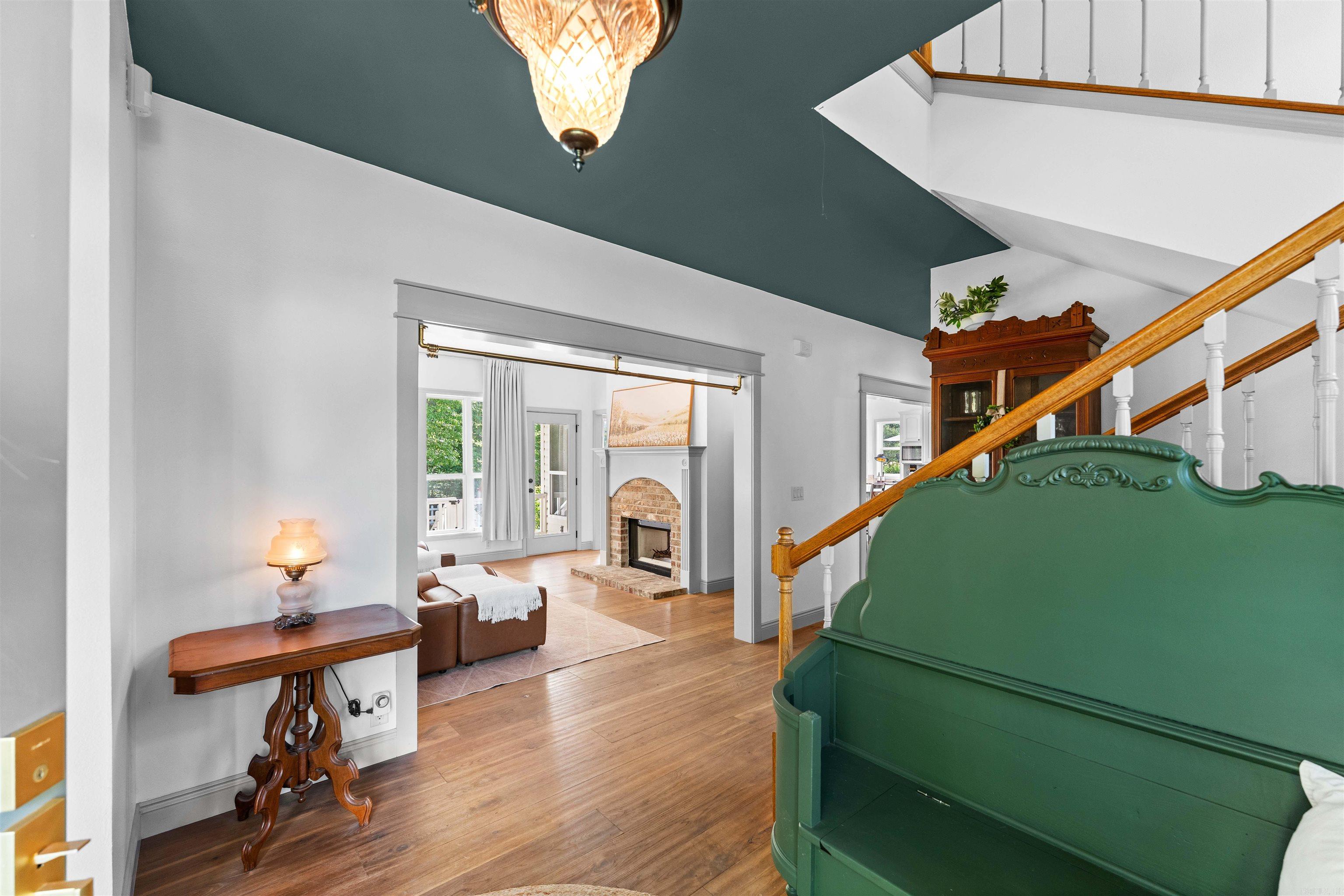 1079 Hillsboro Cir