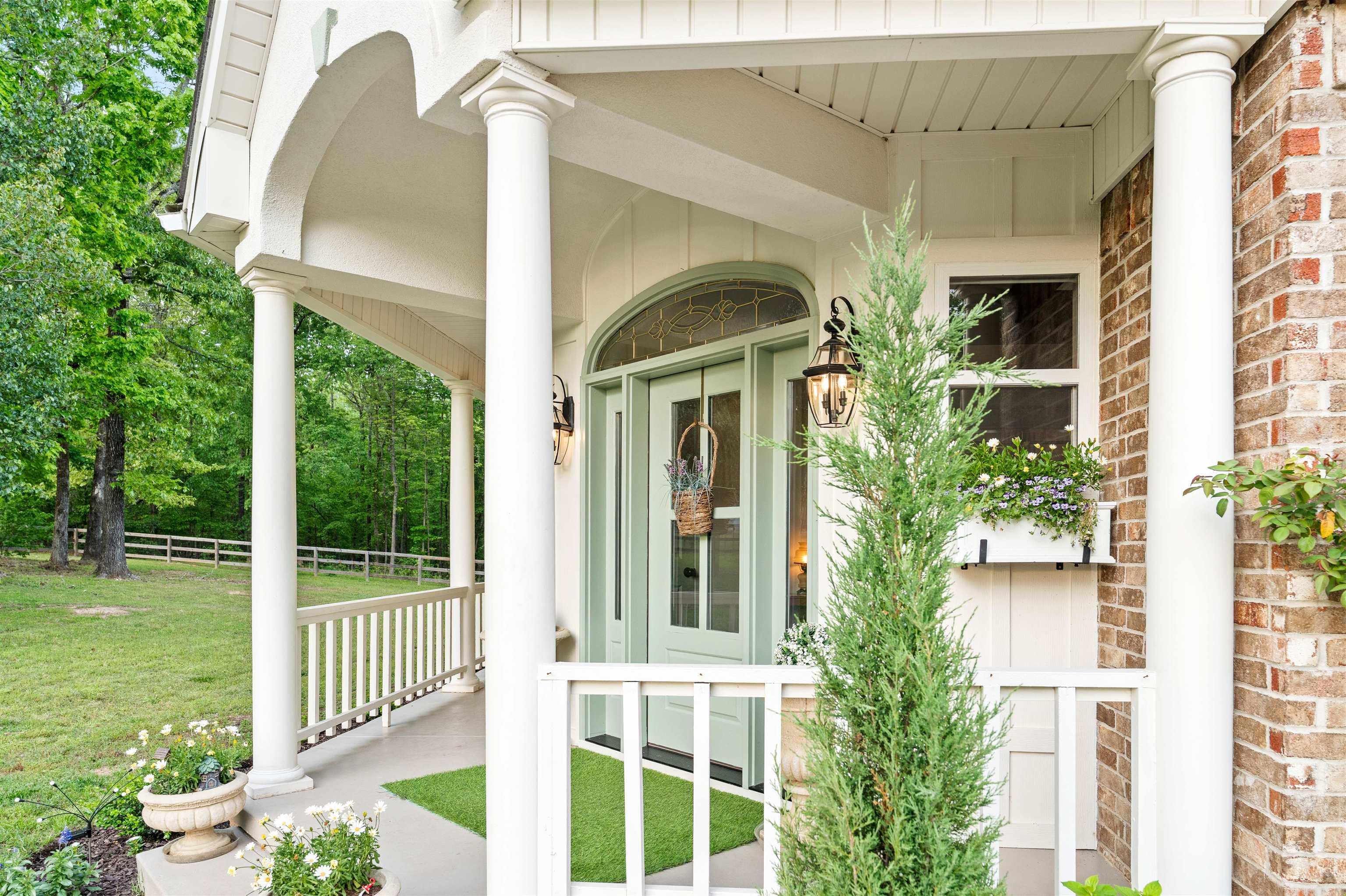 1079 Hillsboro Cir