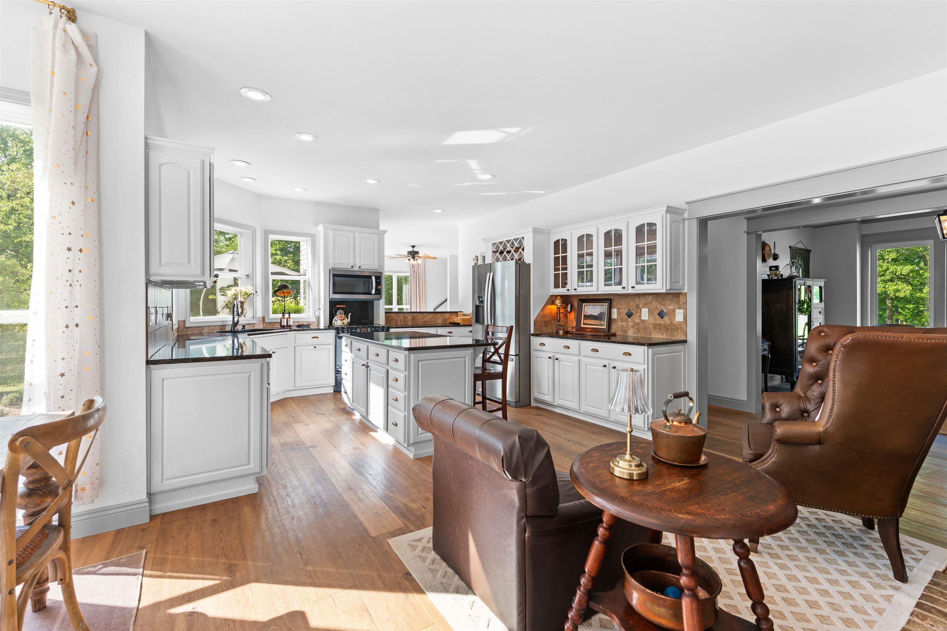 1079 Hillsboro Cir