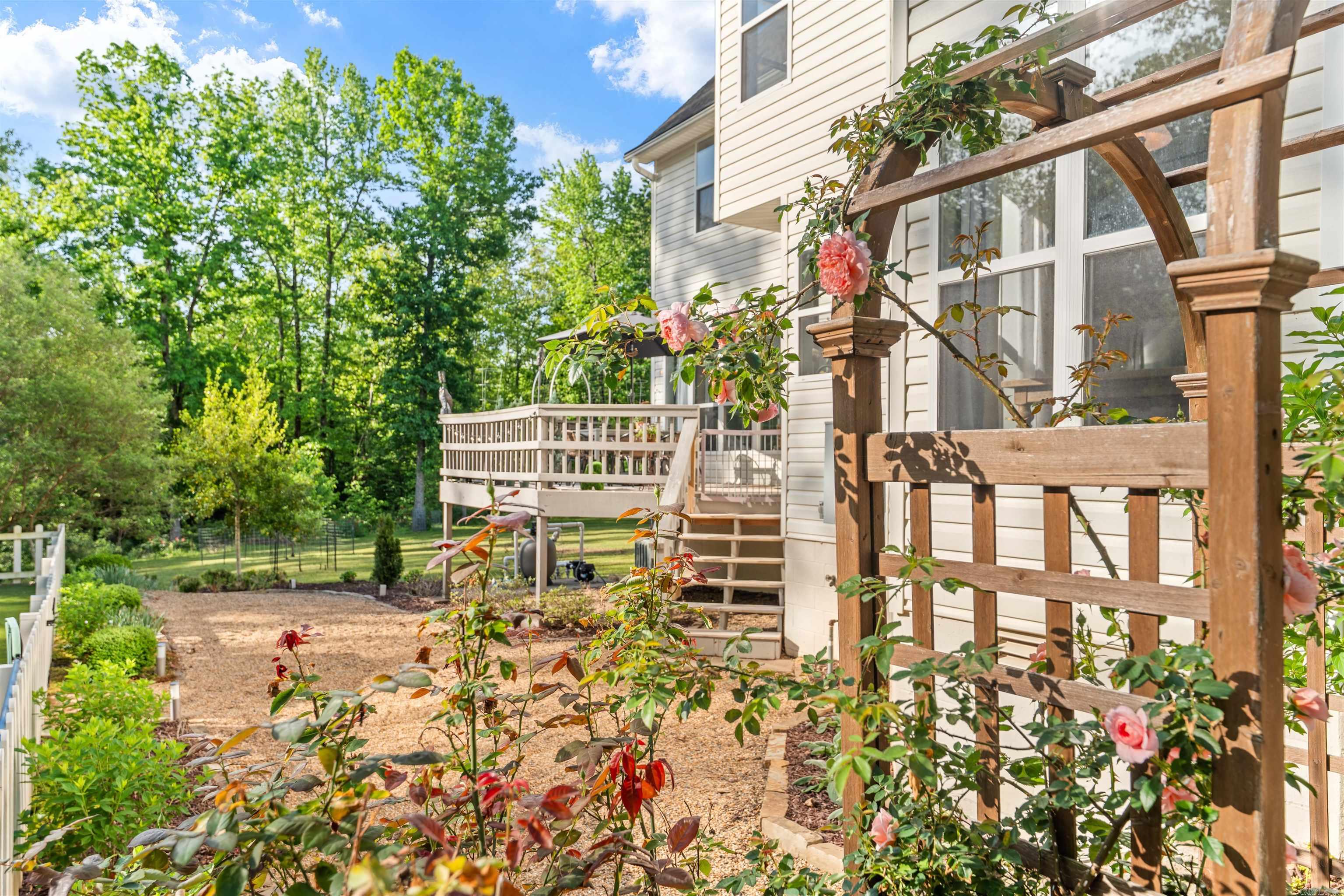 1079 Hillsboro Cir